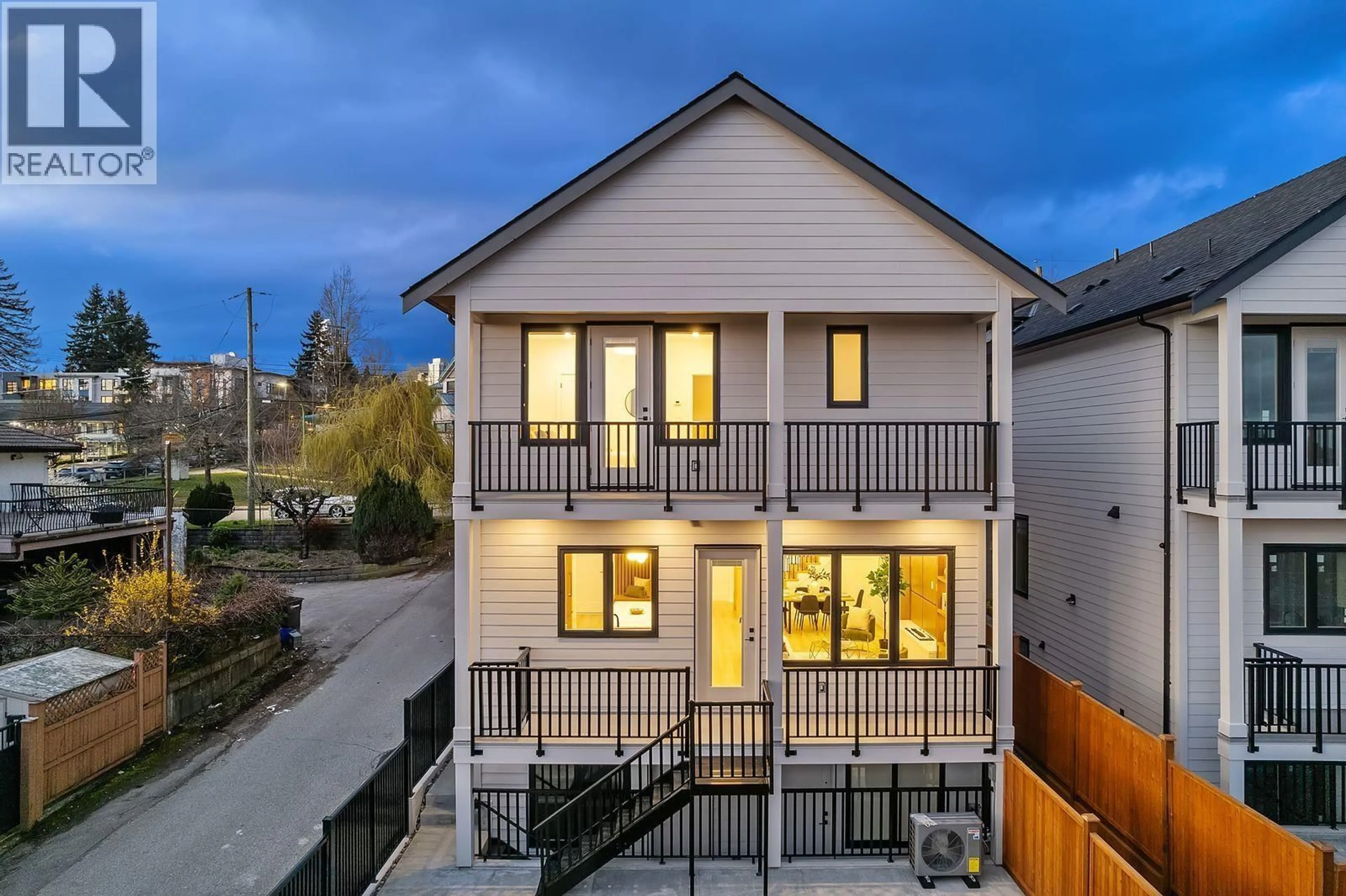 Unknown for 3 - 4432 IRMIN STREET, Burnaby British Columbia V5J1X7