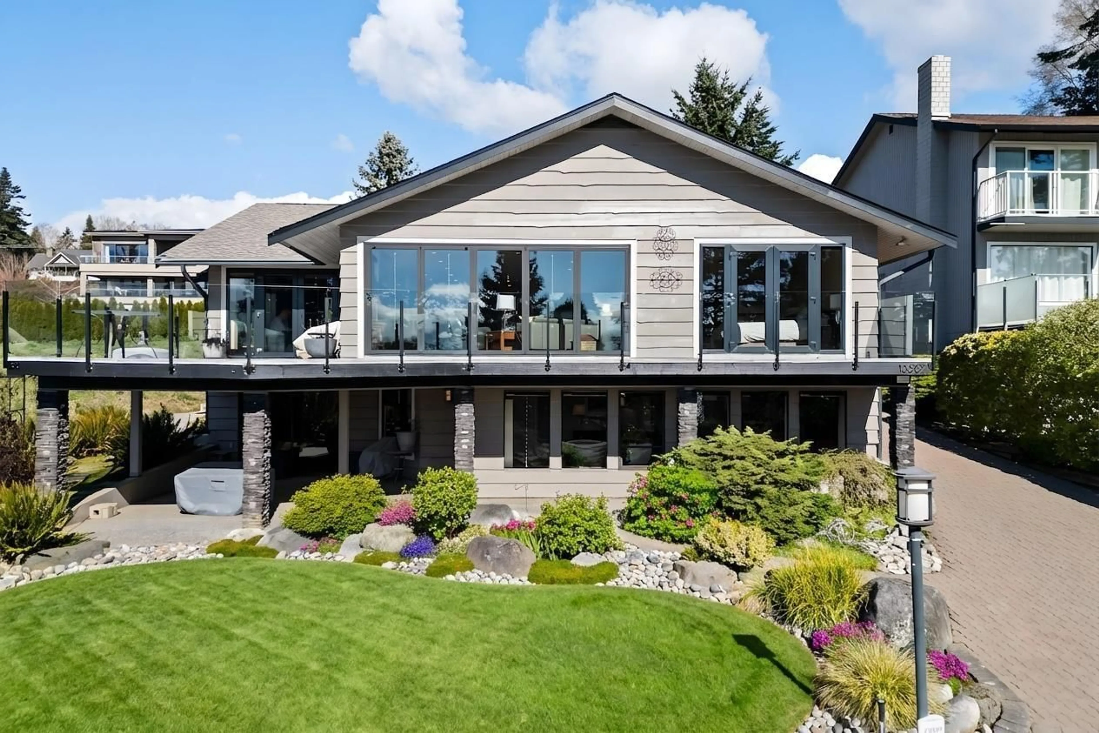Home with vinyl exterior material, mountain view for 13387 13A AVENUE, Surrey British Columbia V4A5Y3