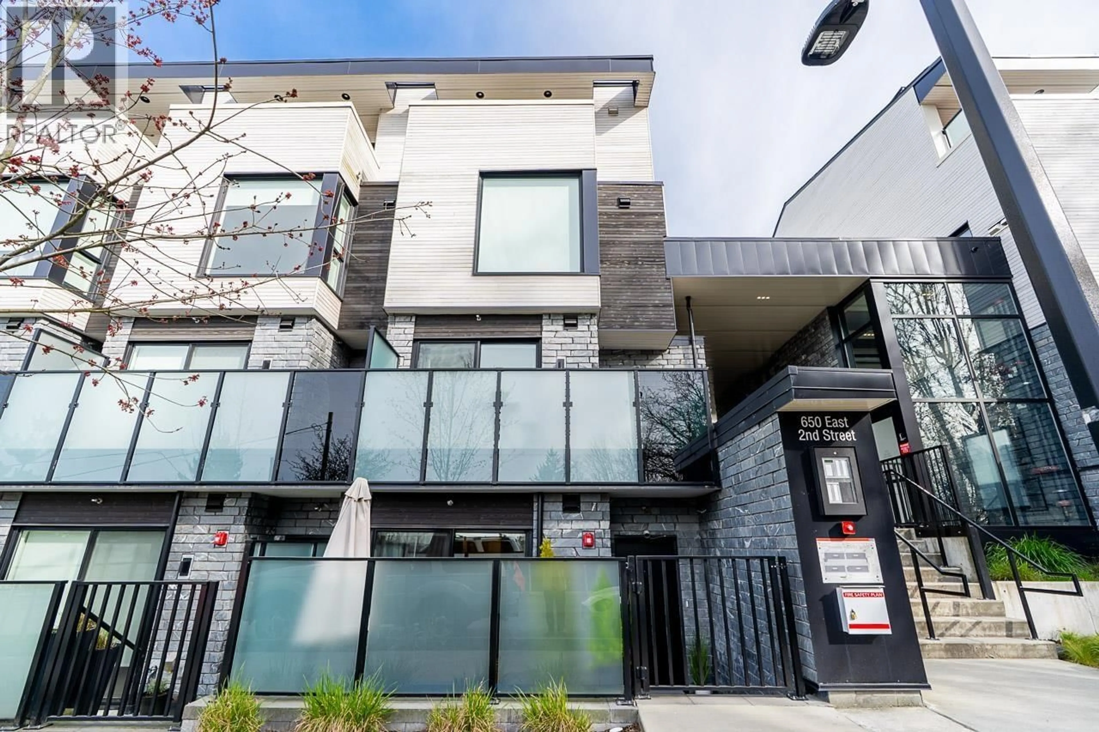 Unknown for 109 - 650 2ND STREET, North Vancouver British Columbia V7L1E3