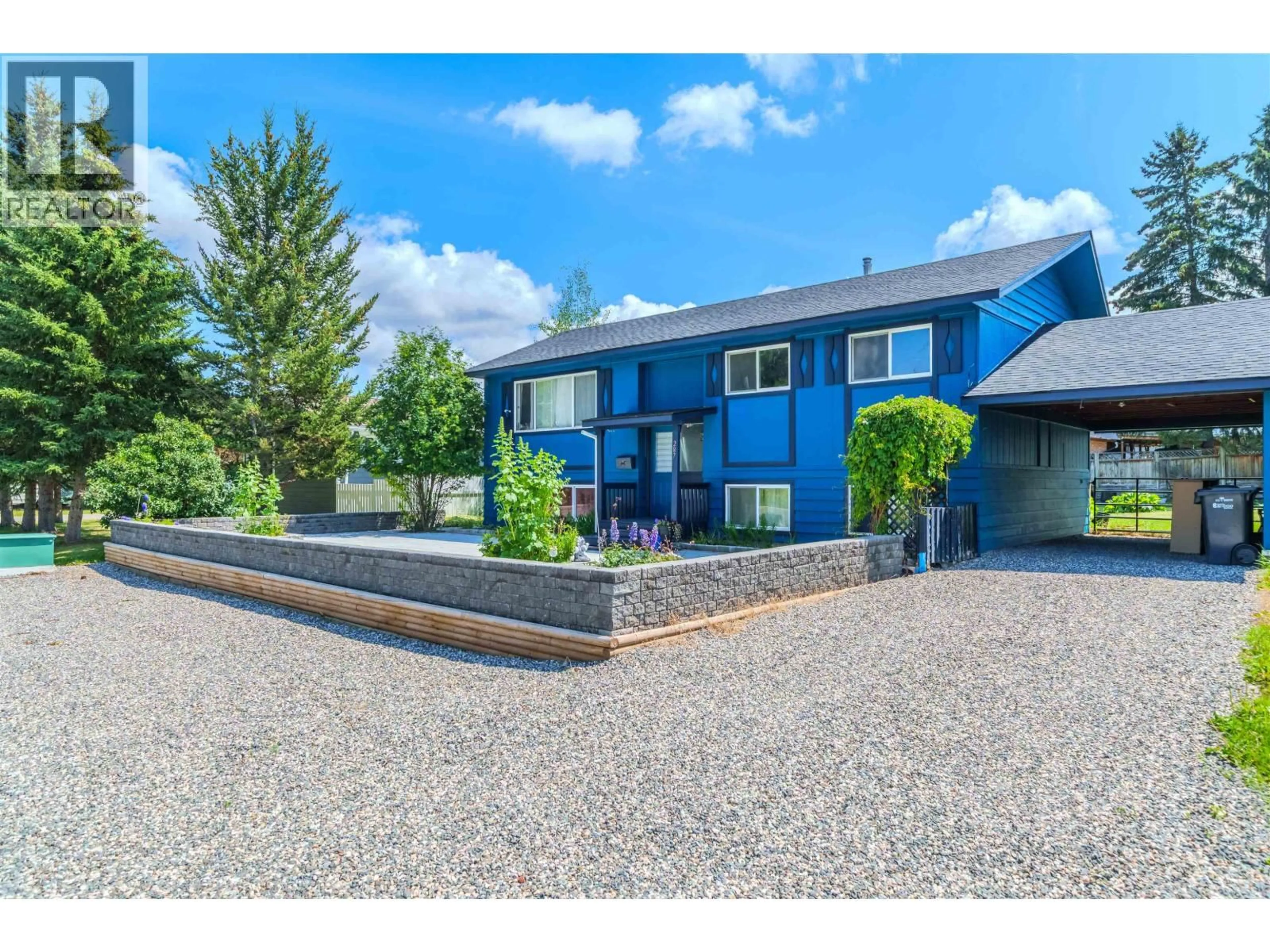 A pic from outside/outdoor area/front of a property/back of a property/a pic from drone, street for 287 ELM AVENUE, 100 Mile House British Columbia V0K2E0