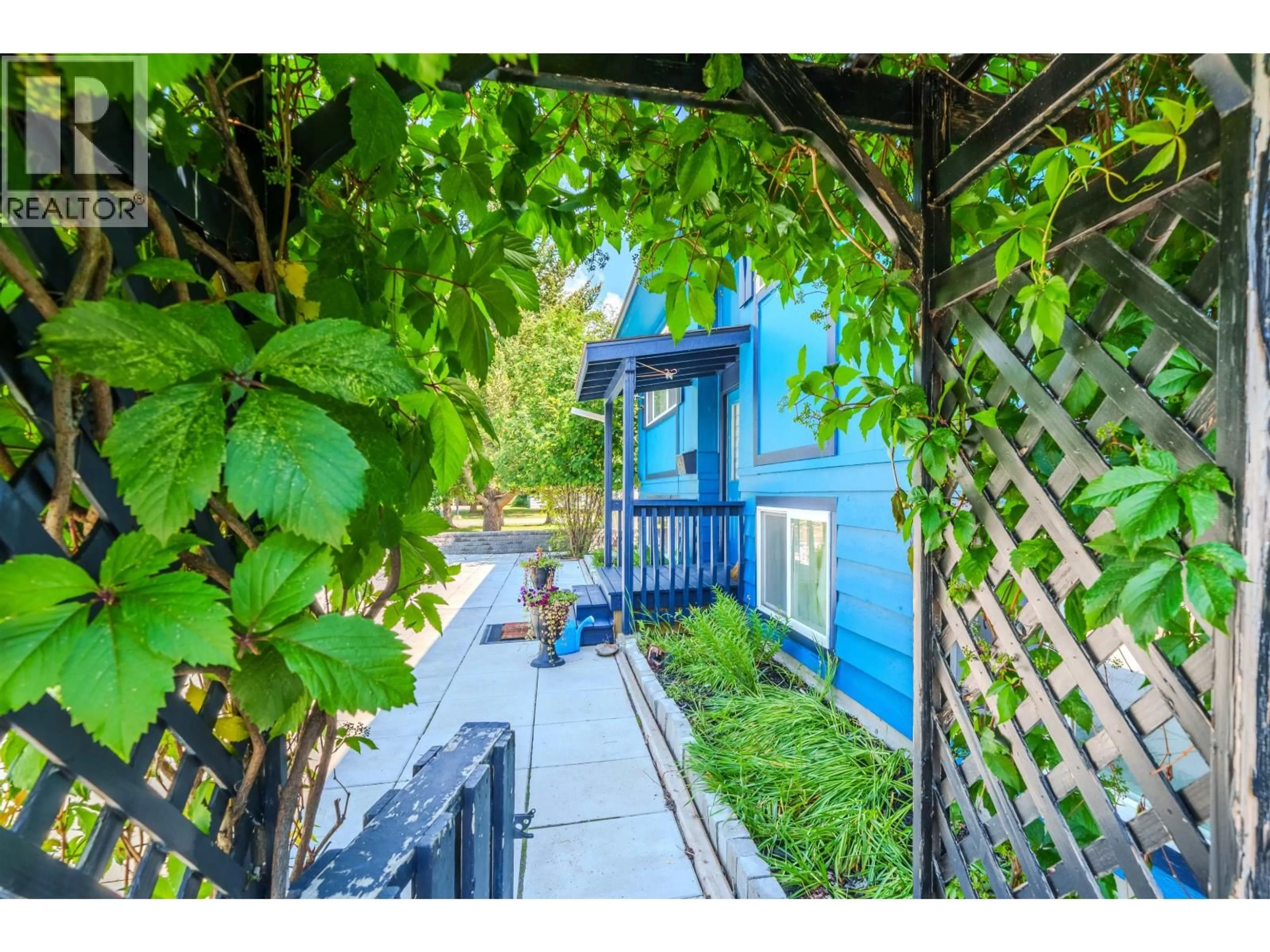 Patio, street for 287 ELM AVENUE, 100 Mile House British Columbia V0K2E0