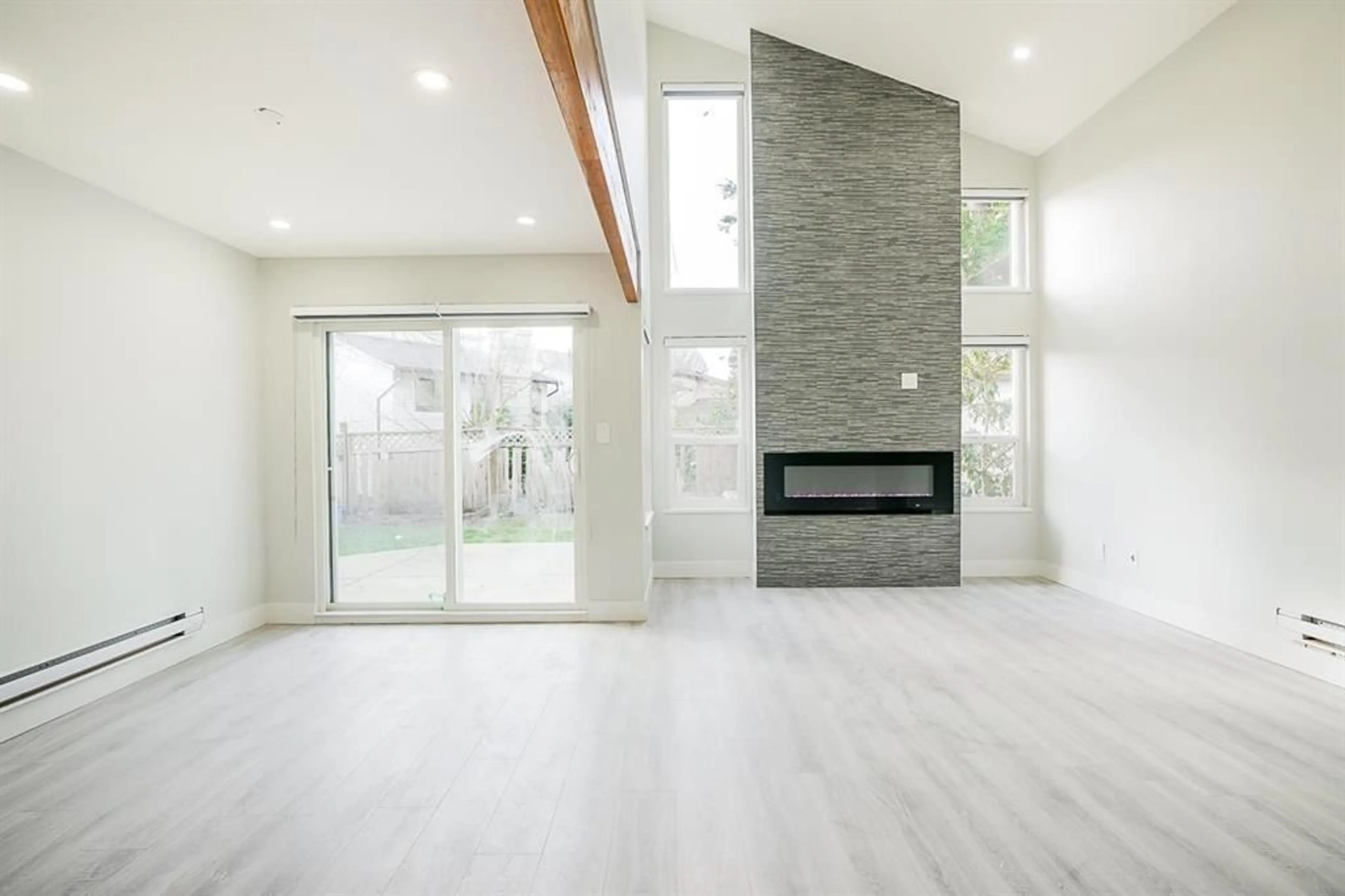 Unknown for 128 SPRINGFIELD DRIVE, Langley British Columbia V4W3K8