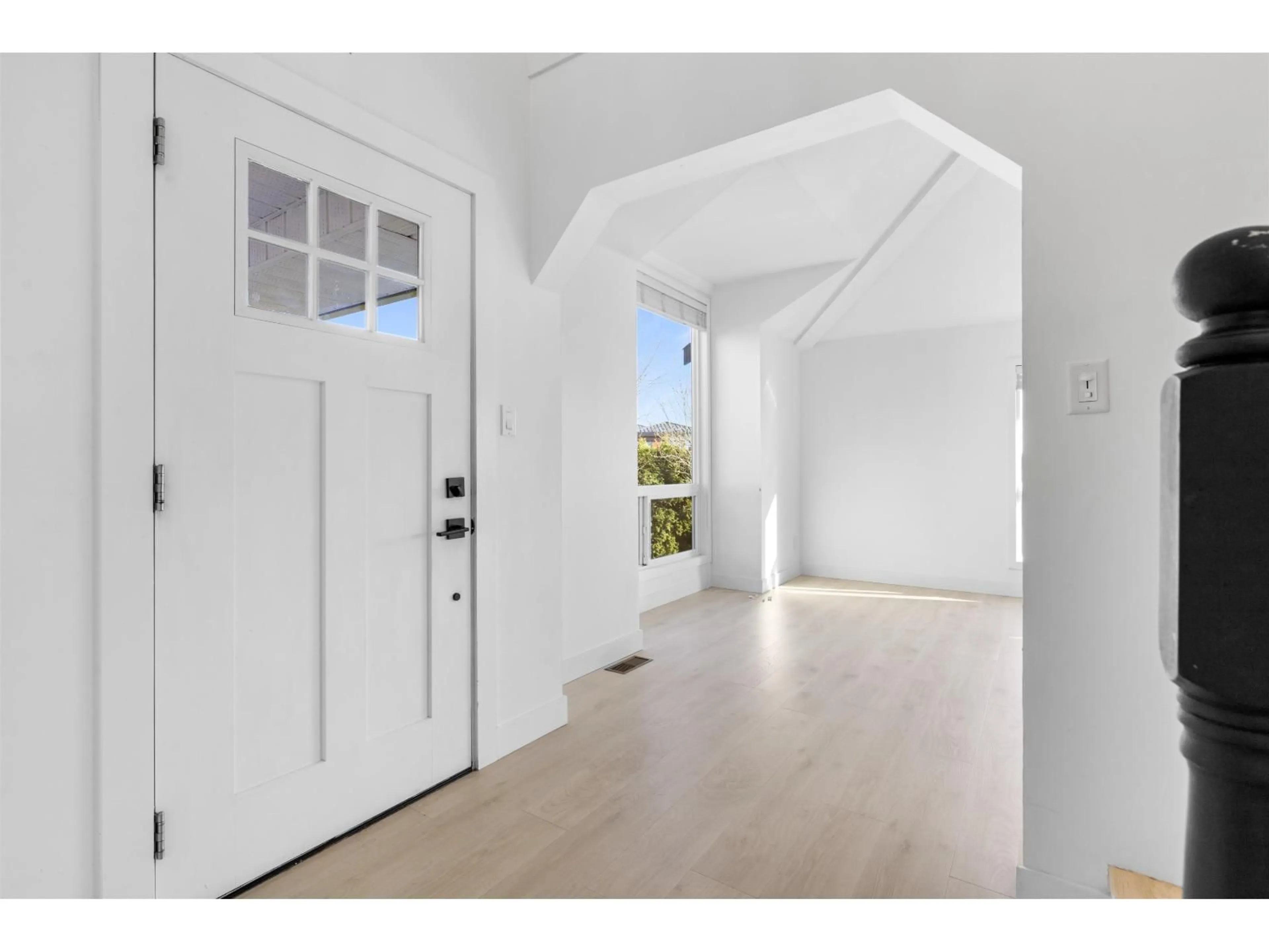 Indoor entryway for 3073 KINGFISHER DRIVE, Abbotsford British Columbia V2T5K5