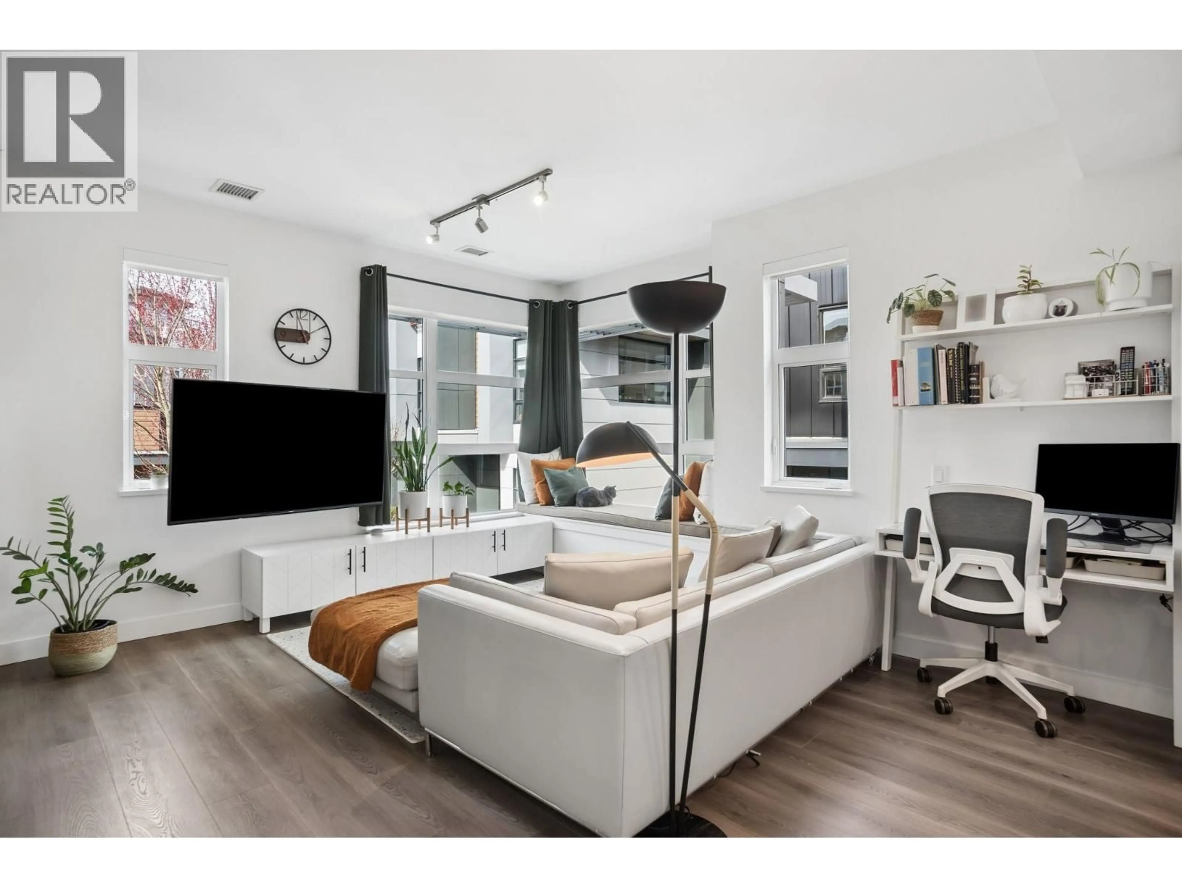 Living room with furniture, unknown for 222 - 2060 CURLING ROAD, North Vancouver British Columbia V7P0E1