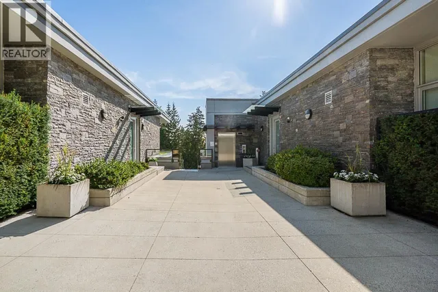 101 - 988 KEITH ROAD, West Vancouver 2