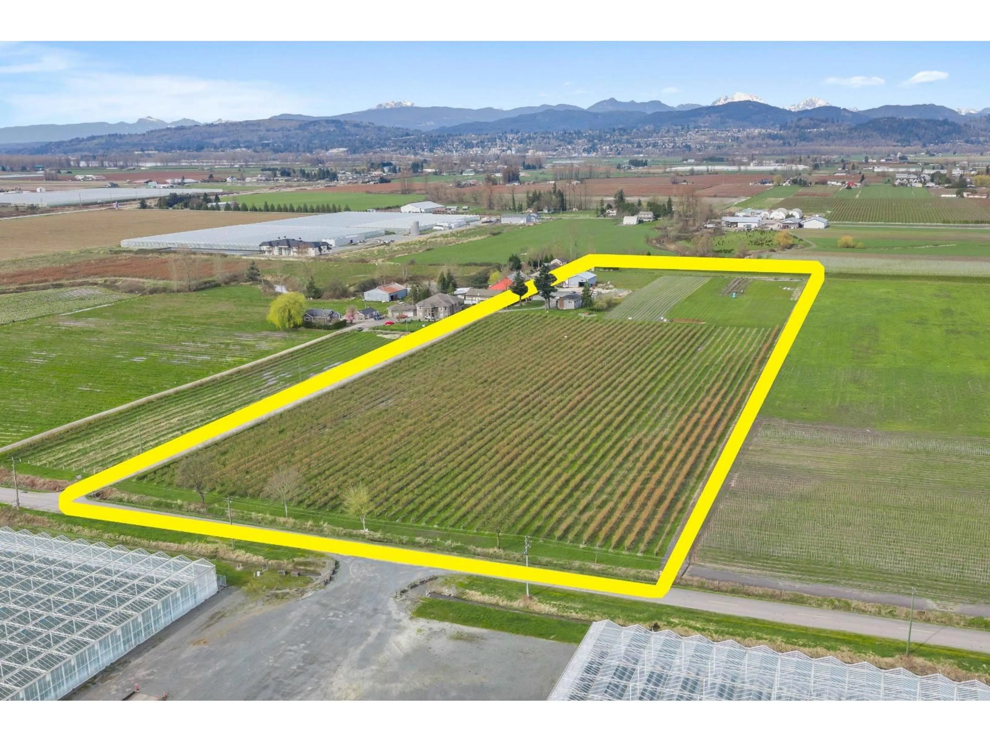 A pic from outside/outdoor area/front of a property/back of a property/a pic from drone, unknown for 34221 TOWNSHIPLINE ROAD, Abbotsford British Columbia V3G1R1