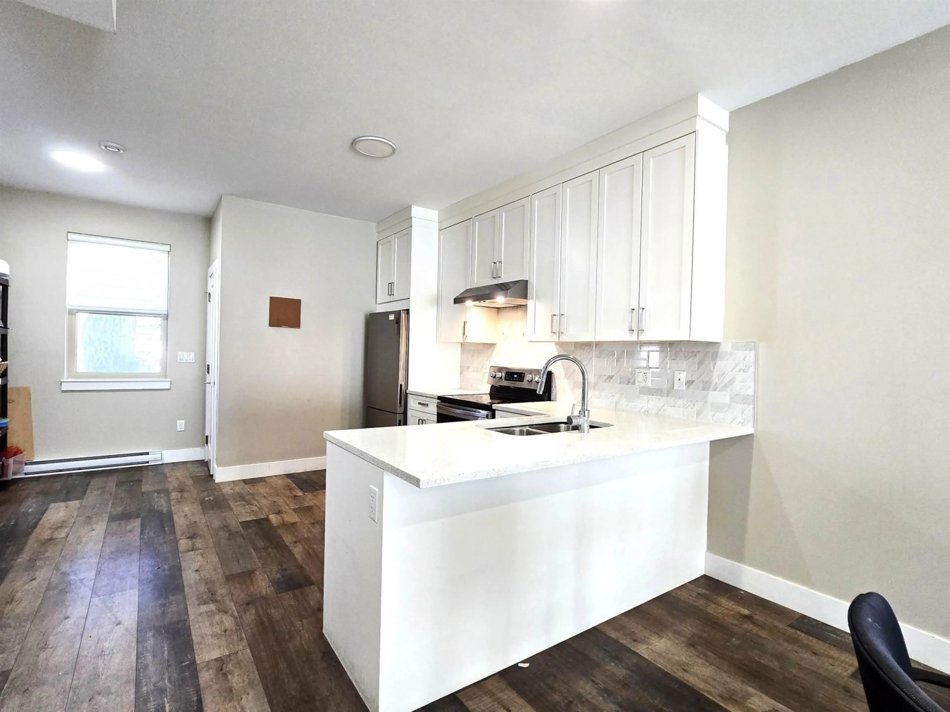 Open concept kitchen, wood/laminate floor for 4 - 1950 SALTON ROAD, Abbotsford British Columbia V2S0L1