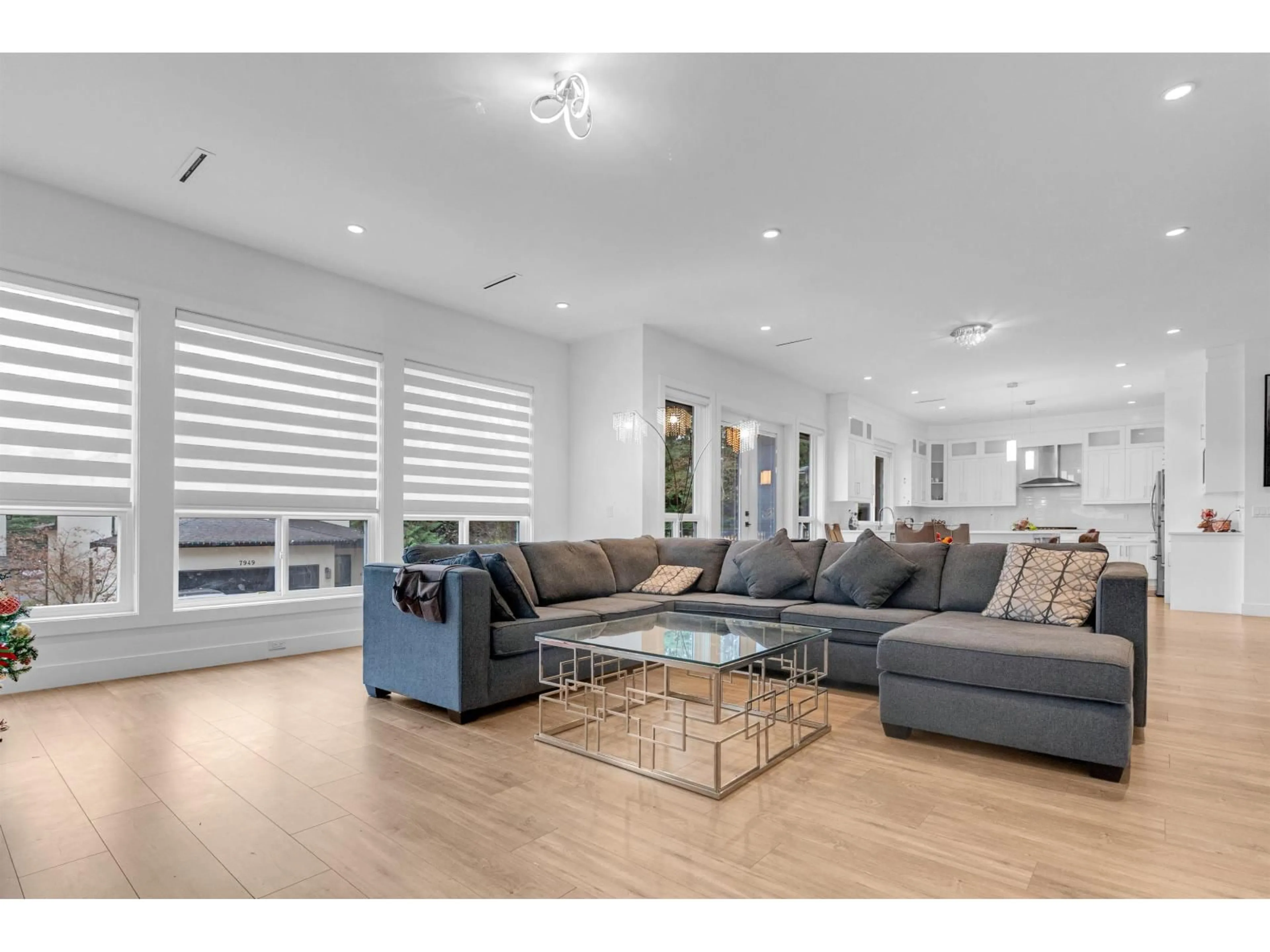 Living room with furniture, unknown for 13995 79A AVENUE, Surrey British Columbia V3W2Z5