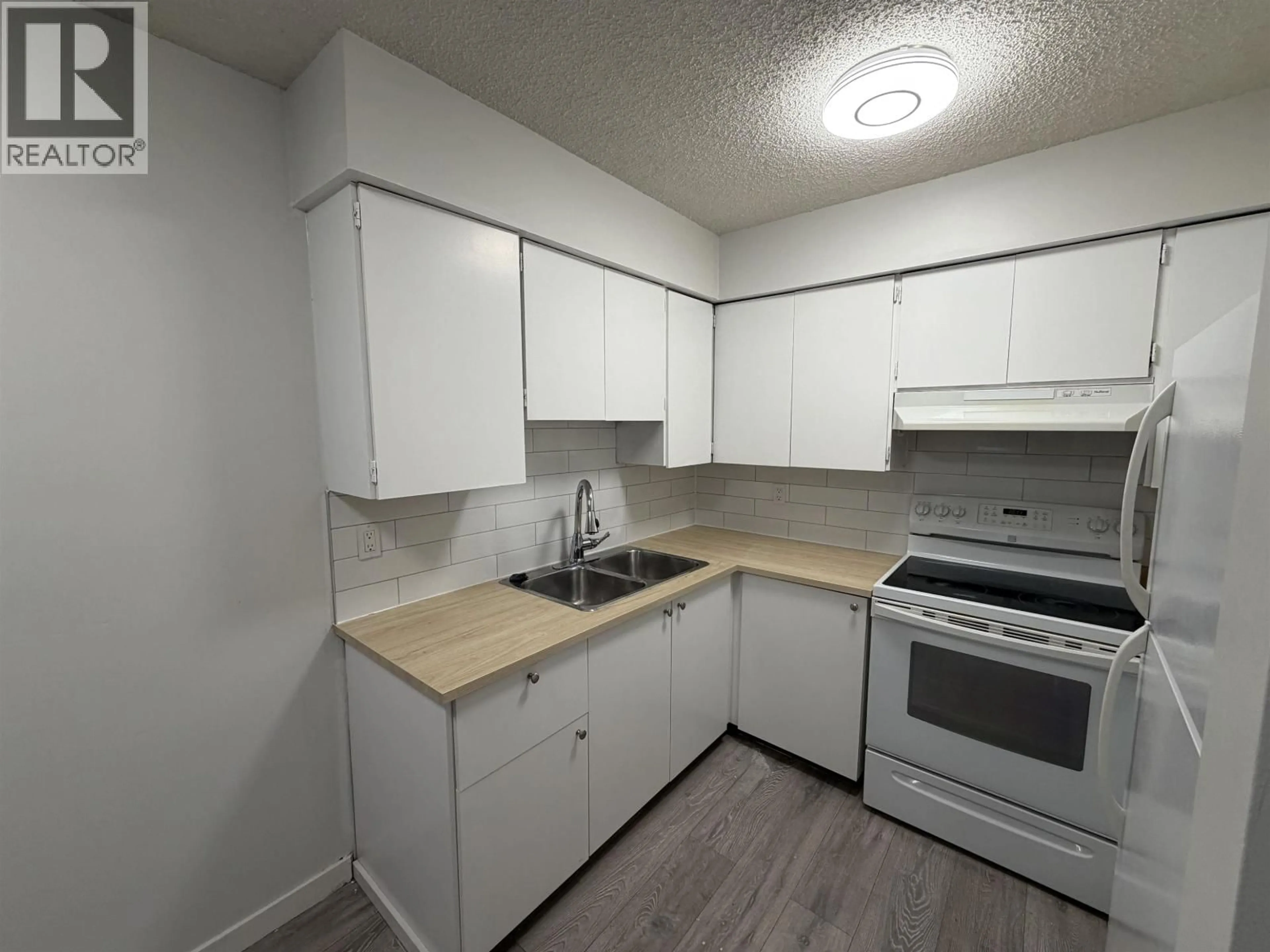 Standard kitchen, unknown for 303 - 1948 COQUITLAM AVENUE, Port Coquitlam British Columbia V3B1J3