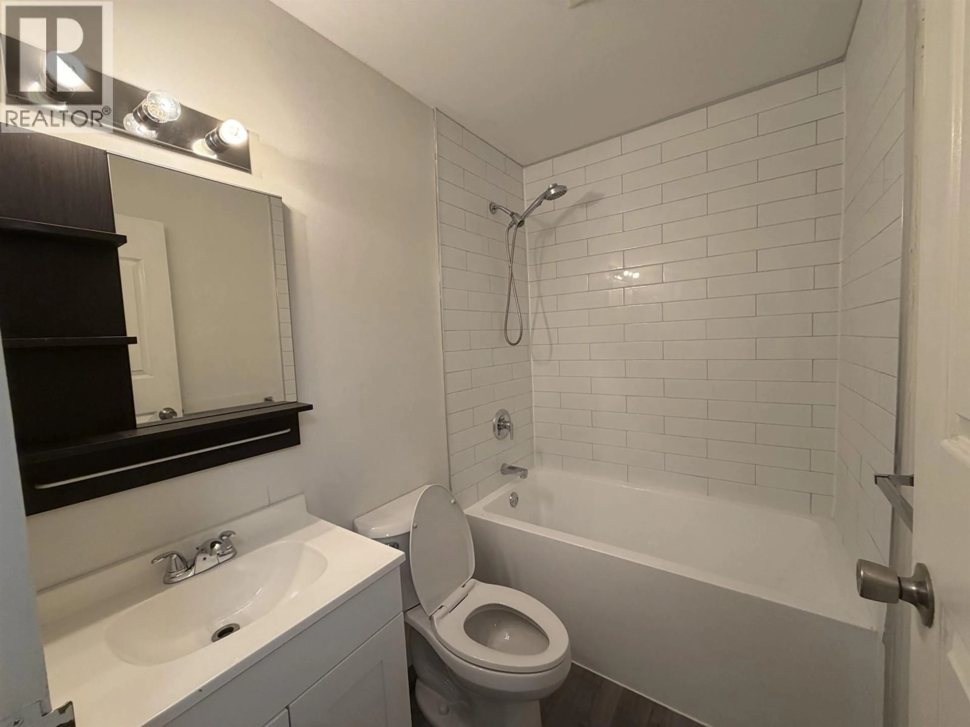 Standard bathroom, ceramic/tile floor for 303 - 1948 COQUITLAM AVENUE, Port Coquitlam British Columbia V3B1J3