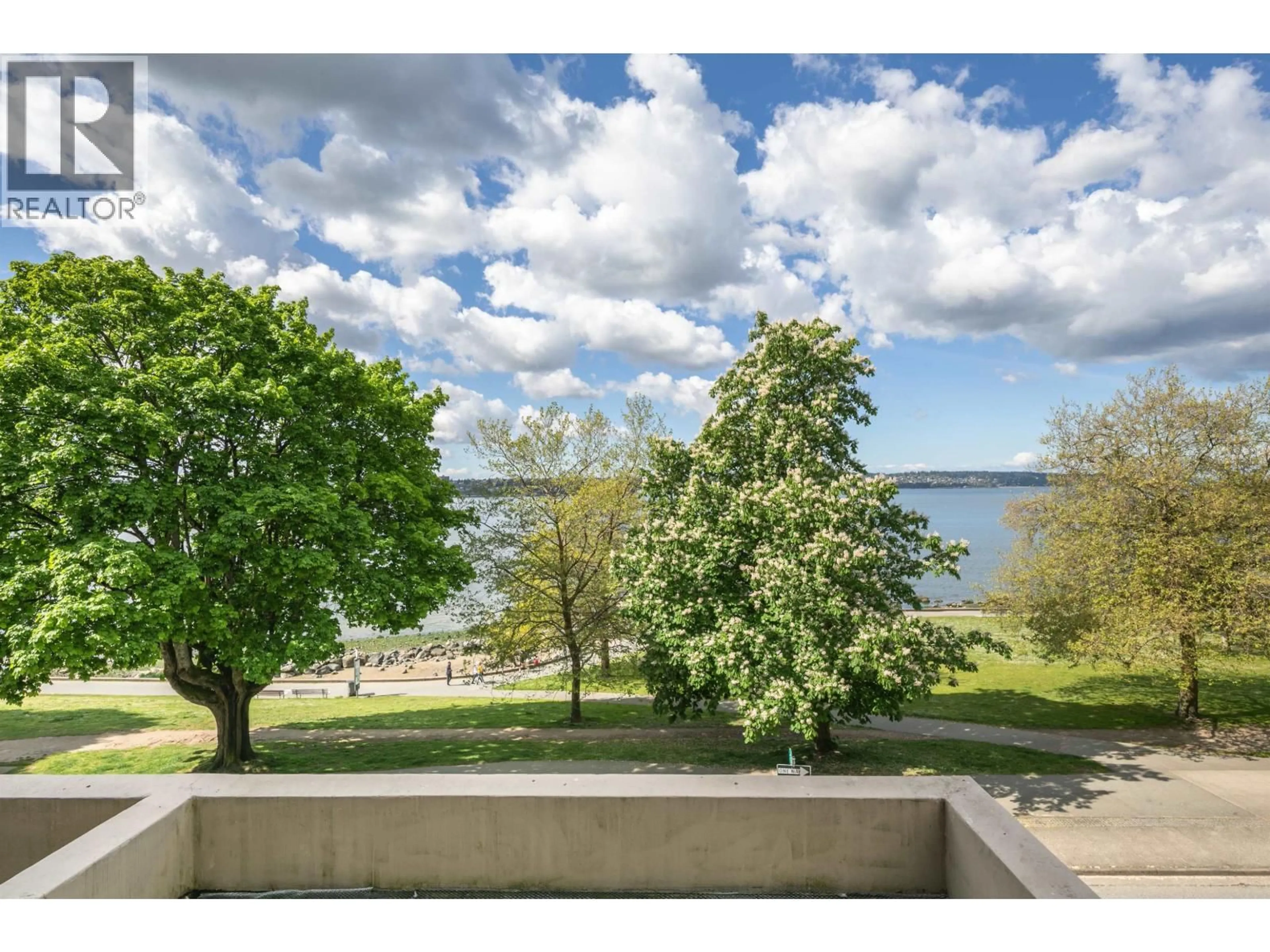 Patio, water/lake/river/ocean view for 302 - 2015 BEACH AVENUE, Vancouver British Columbia V6G1Z3