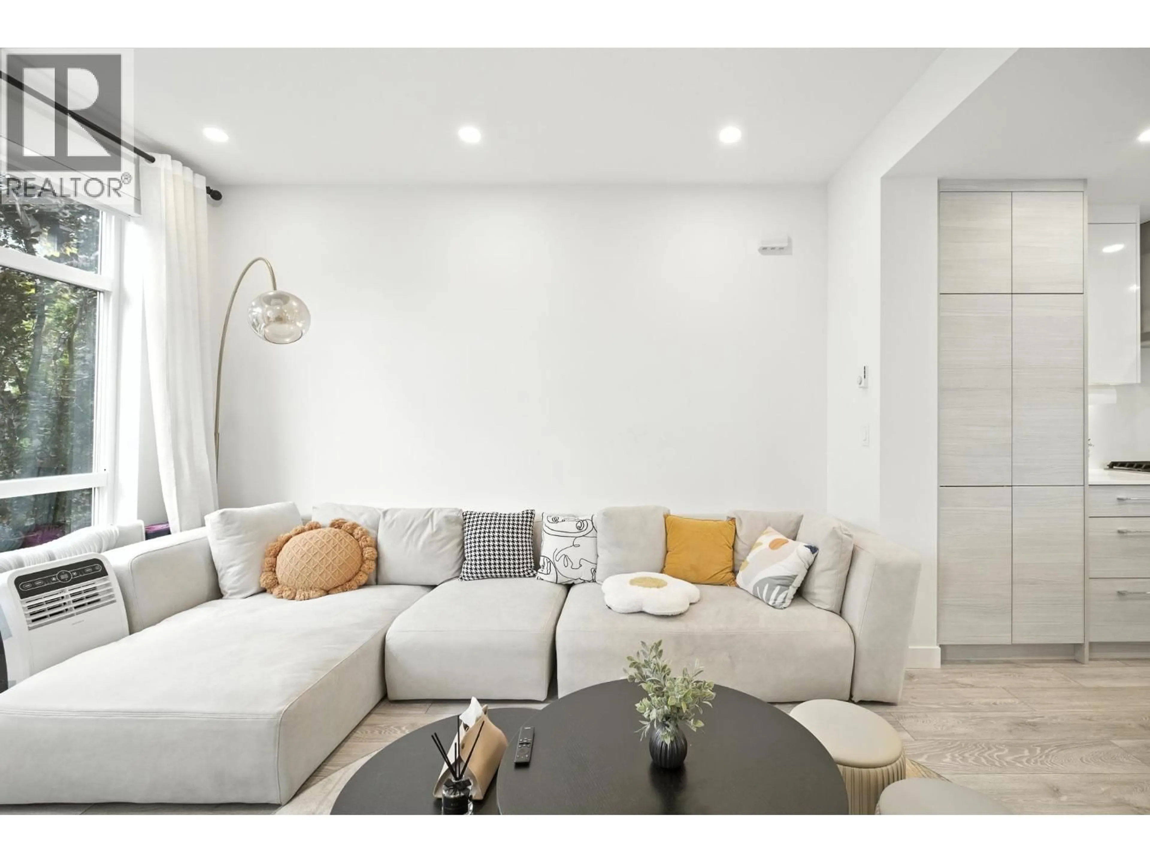 Living room with furniture, unknown for 43 - 10511 NO. 5 ROAD, Richmond British Columbia V7A0B2