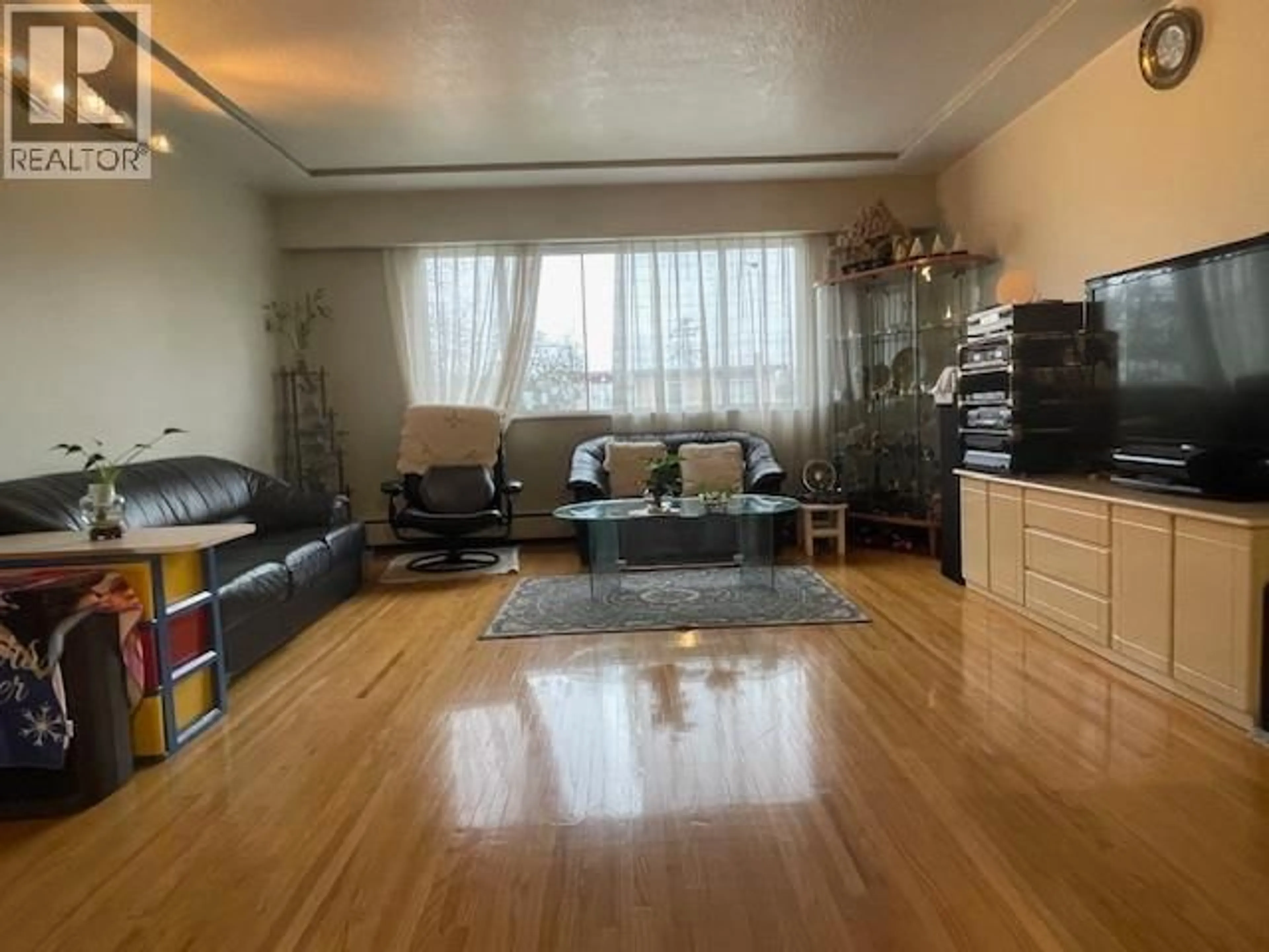 Living room with furniture, unknown for 6341 BEATRICE STREET, Vancouver British Columbia V5P3R5