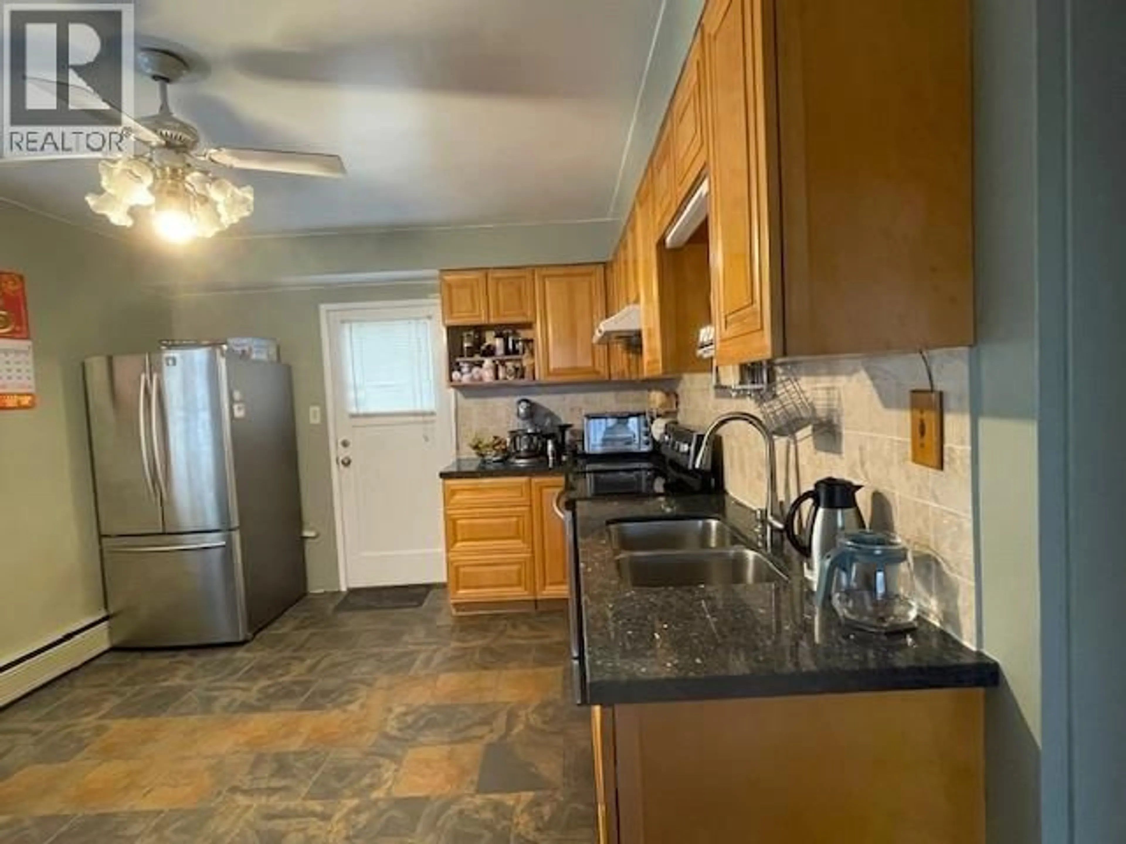 Standard kitchen, ceramic/tile floor for 6341 BEATRICE STREET, Vancouver British Columbia V5P3R5