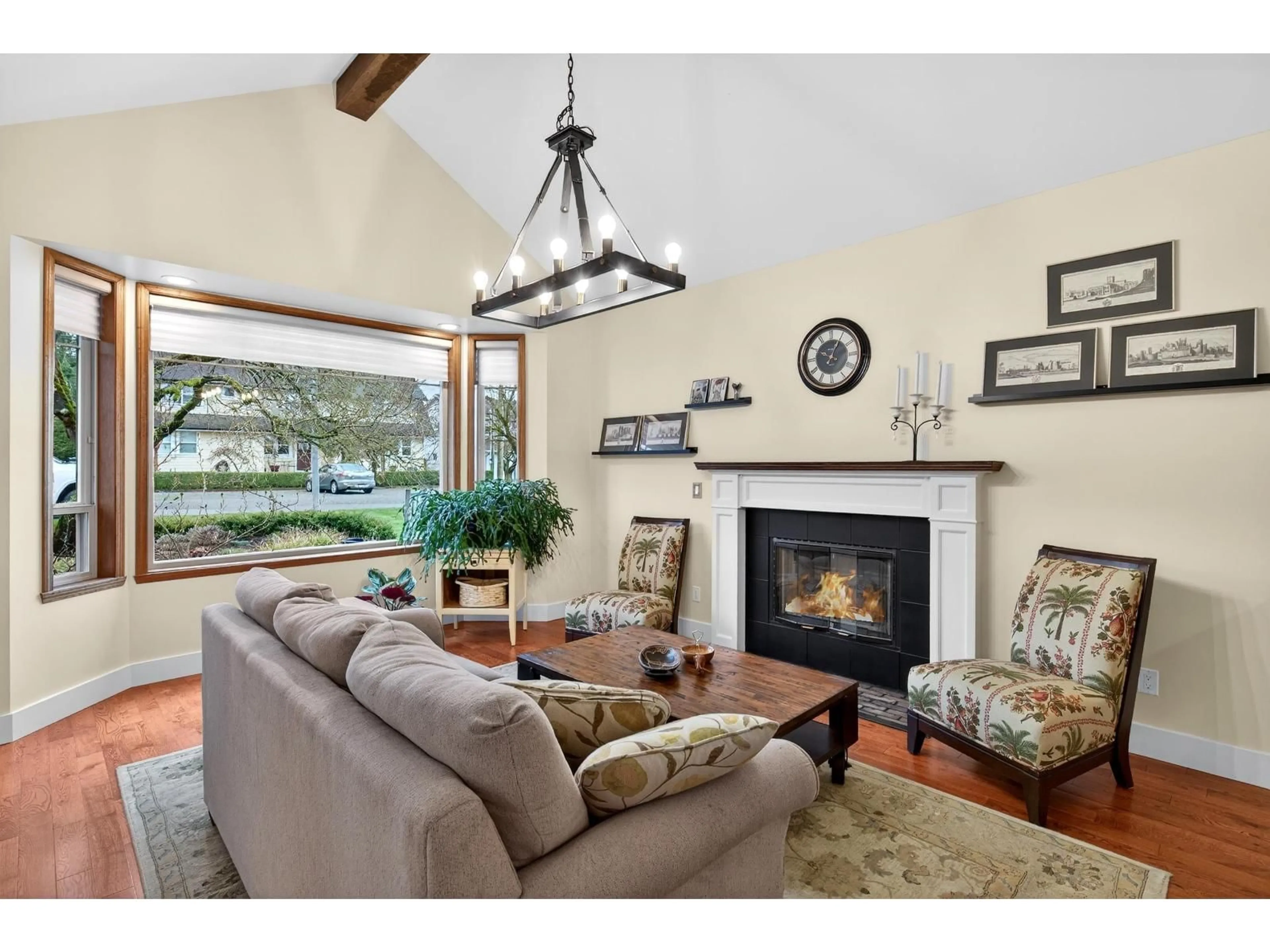 Living room with furniture, unknown for 21687 48A AVENUE, Langley British Columbia V3A3P7