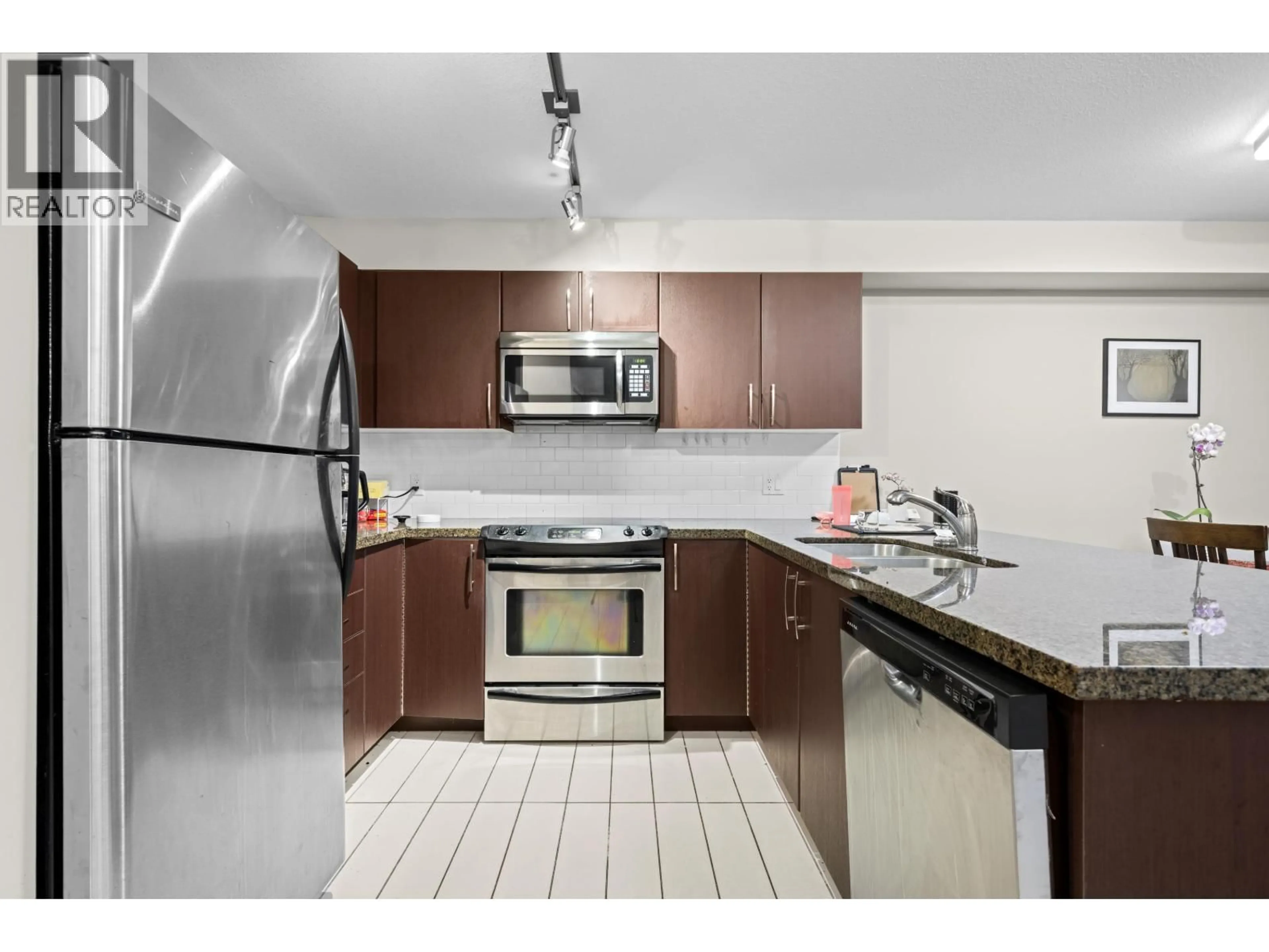 Standard kitchen, unknown for 209 - 7337 MACPHERSON AVENUE, Burnaby British Columbia V5J0A9