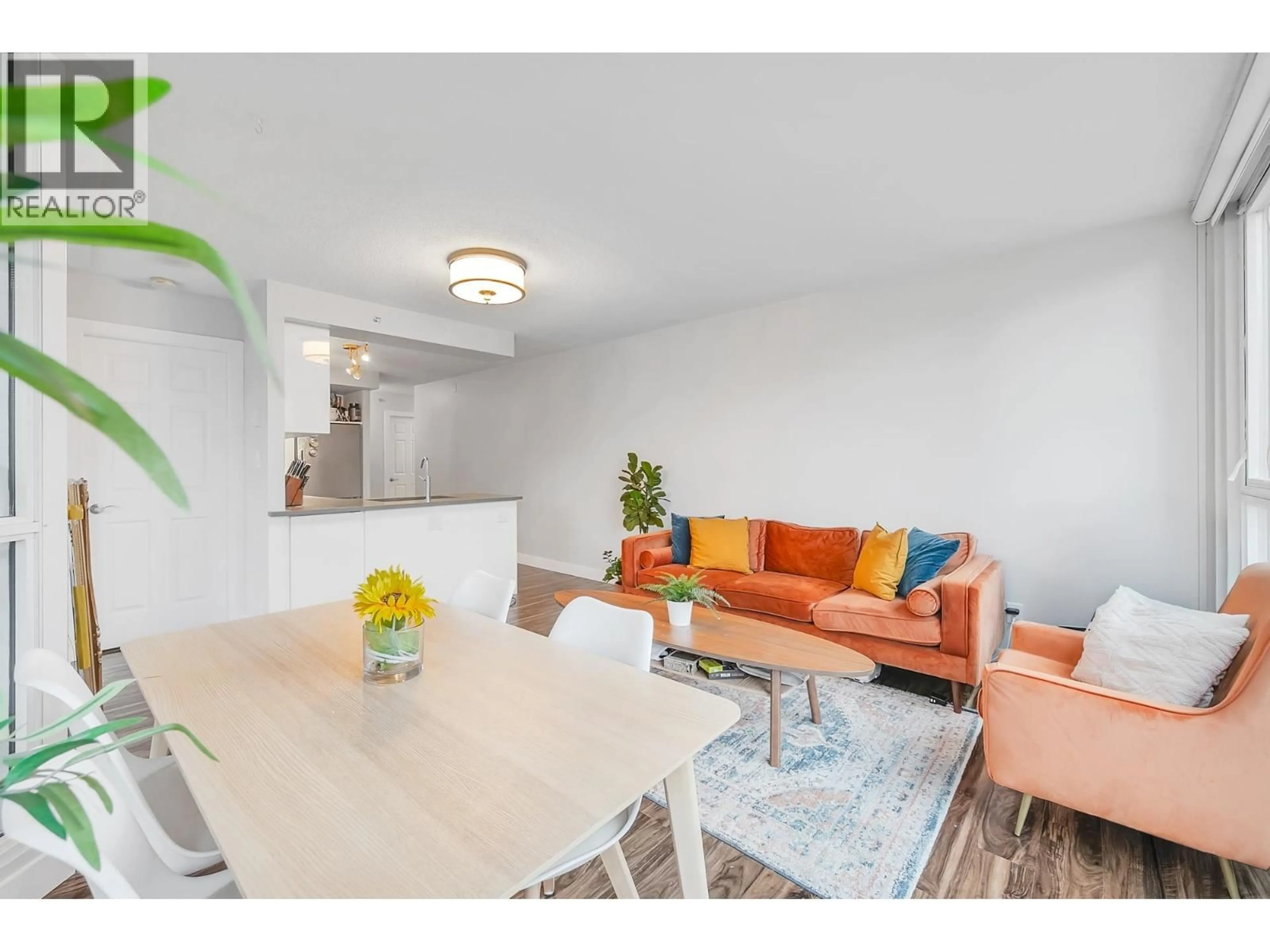 Living room with furniture, wood/laminate floor for 1003 - 1188 RICHARDS STREET, Vancouver British Columbia V6B3E6