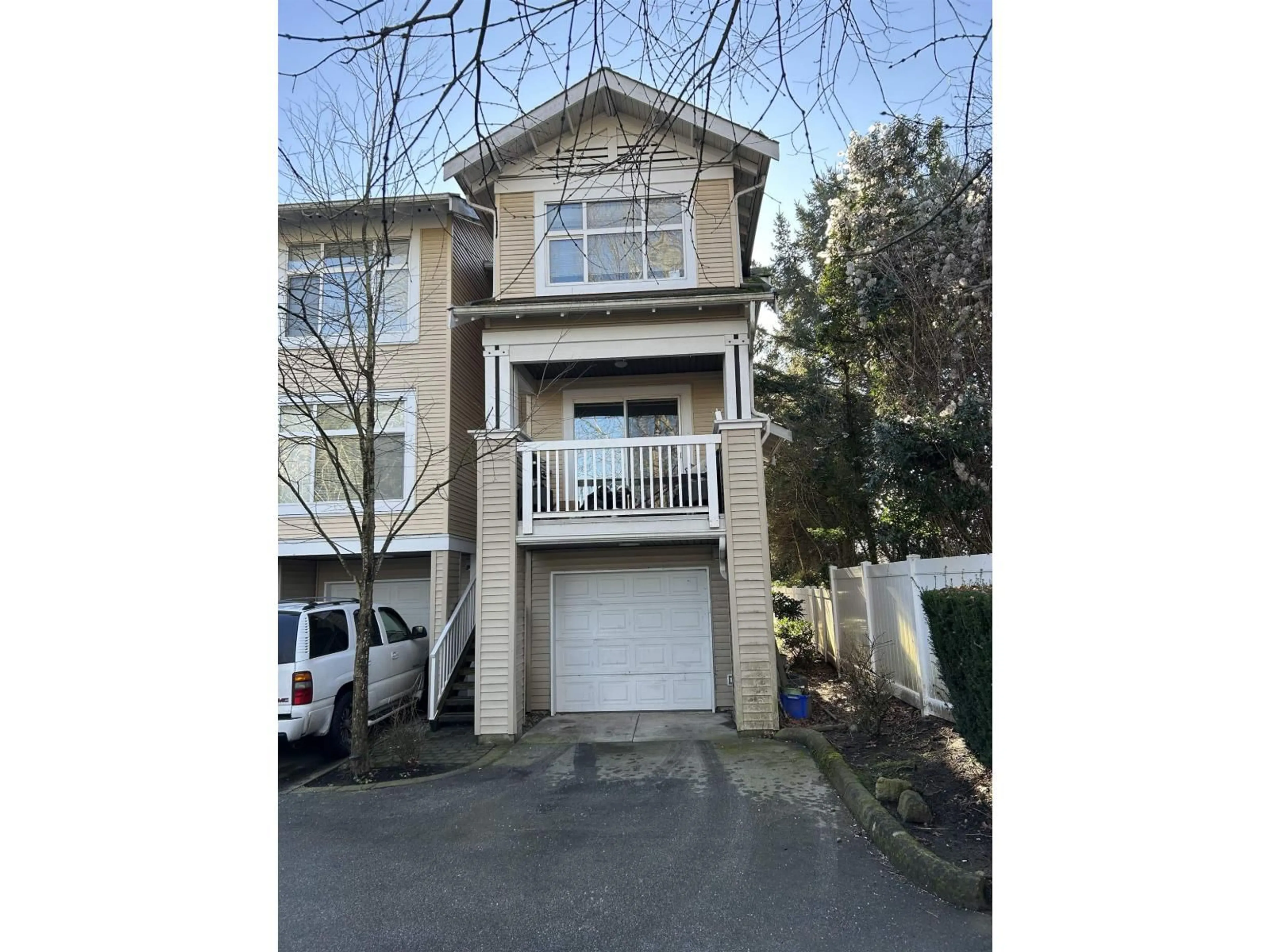 Unknown for 125 - 20033 70 AVENUE, Langley British Columbia V2Y3A2