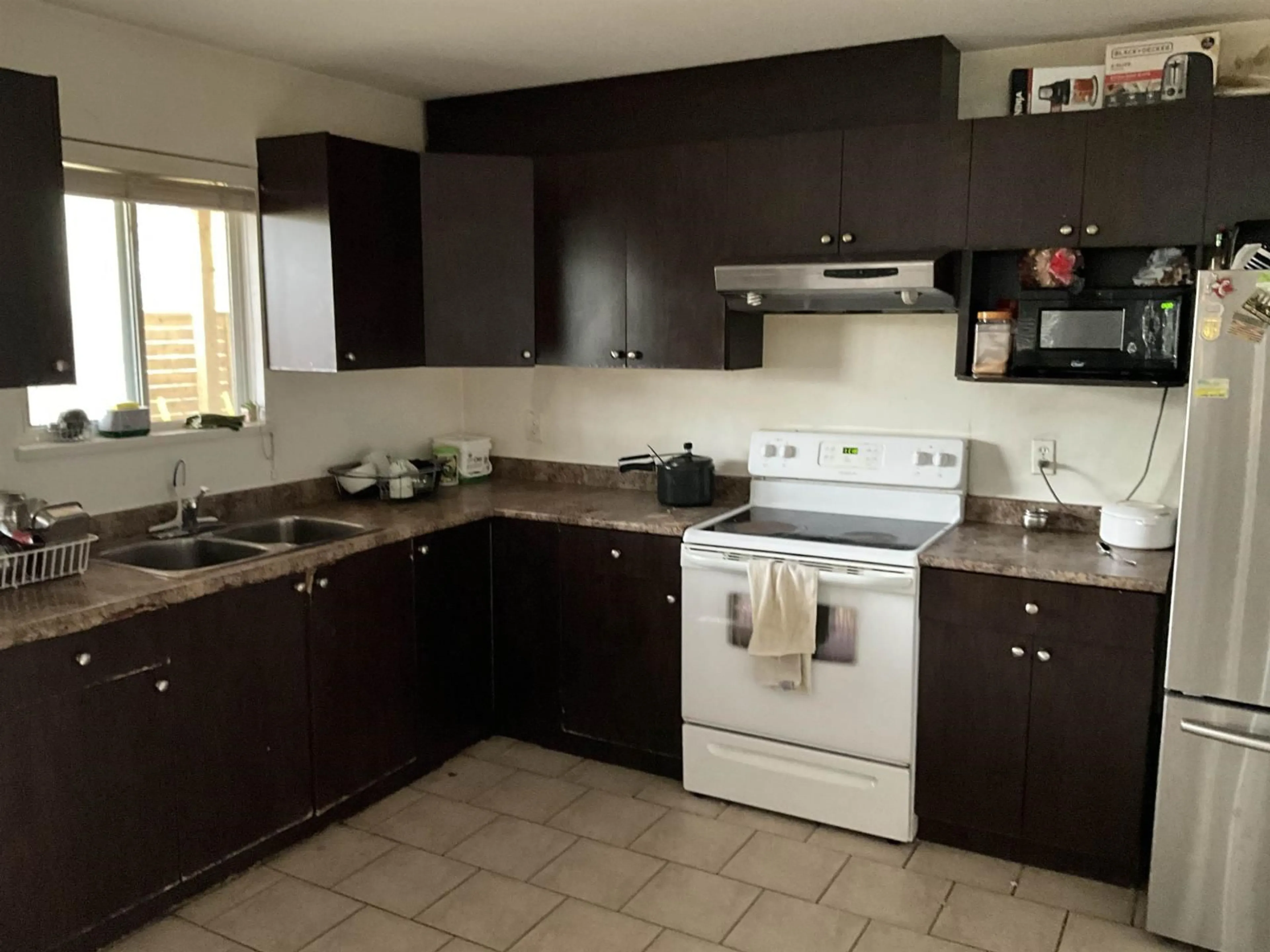 Standard kitchen, unknown for 7 - 8676 158 STREET, Surrey British Columbia V4N5W3