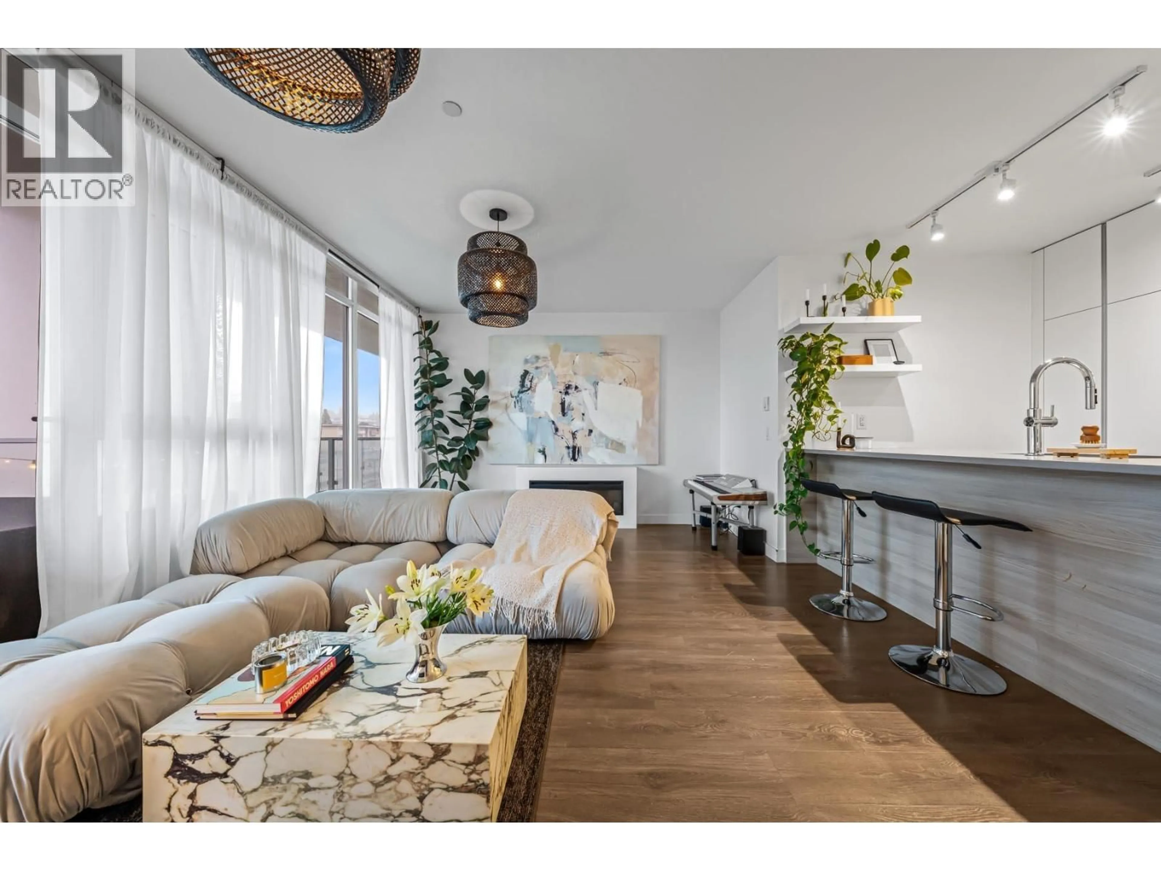 Living room with furniture, wood/laminate floor for 504 - 652 WHITING WAY, Coquitlam British Columbia V3J0K3