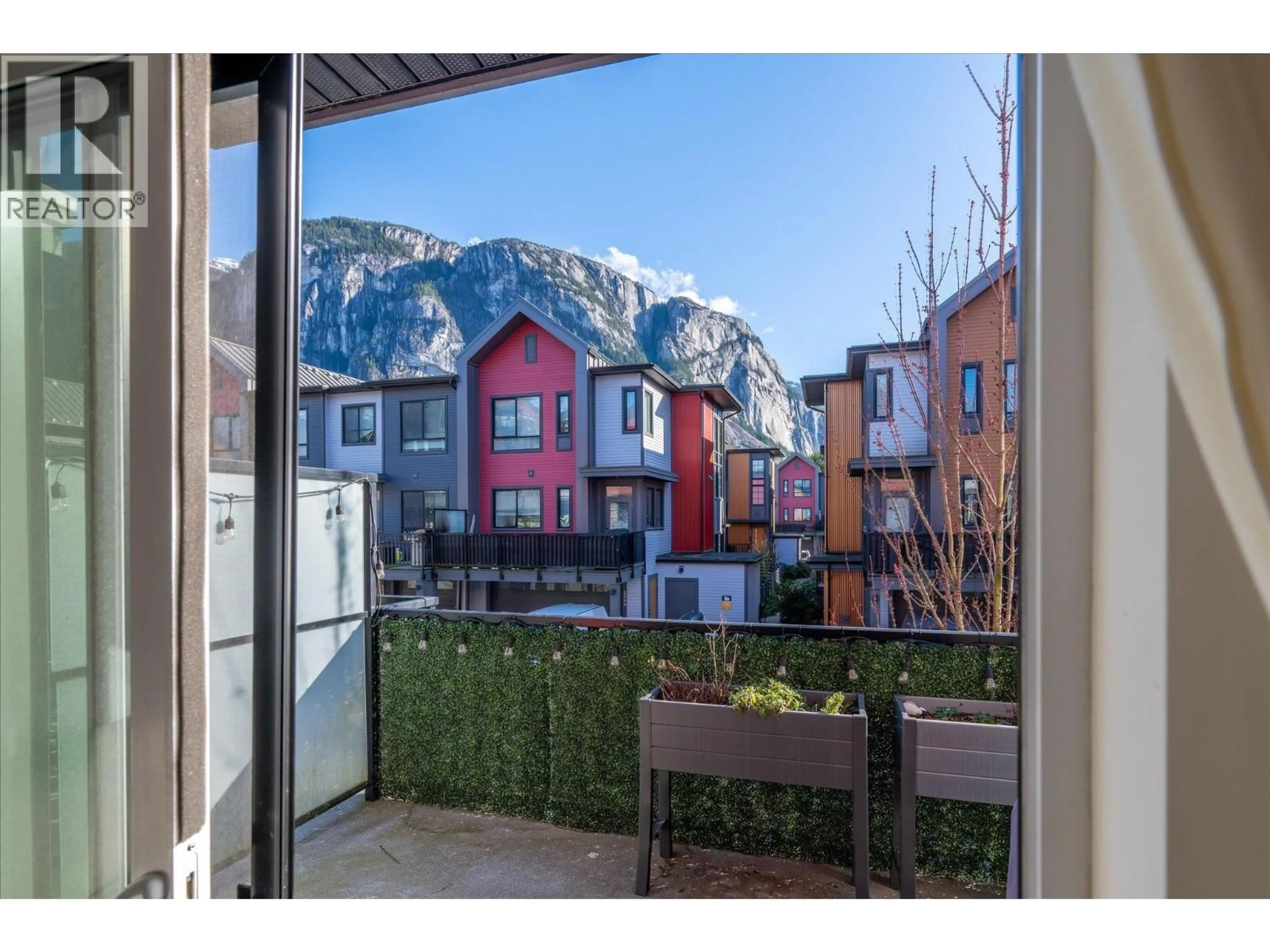 Balcony in the apartment, mountain view for 1361 MARINASIDE PLACE, Squamish British Columbia V8B1A8