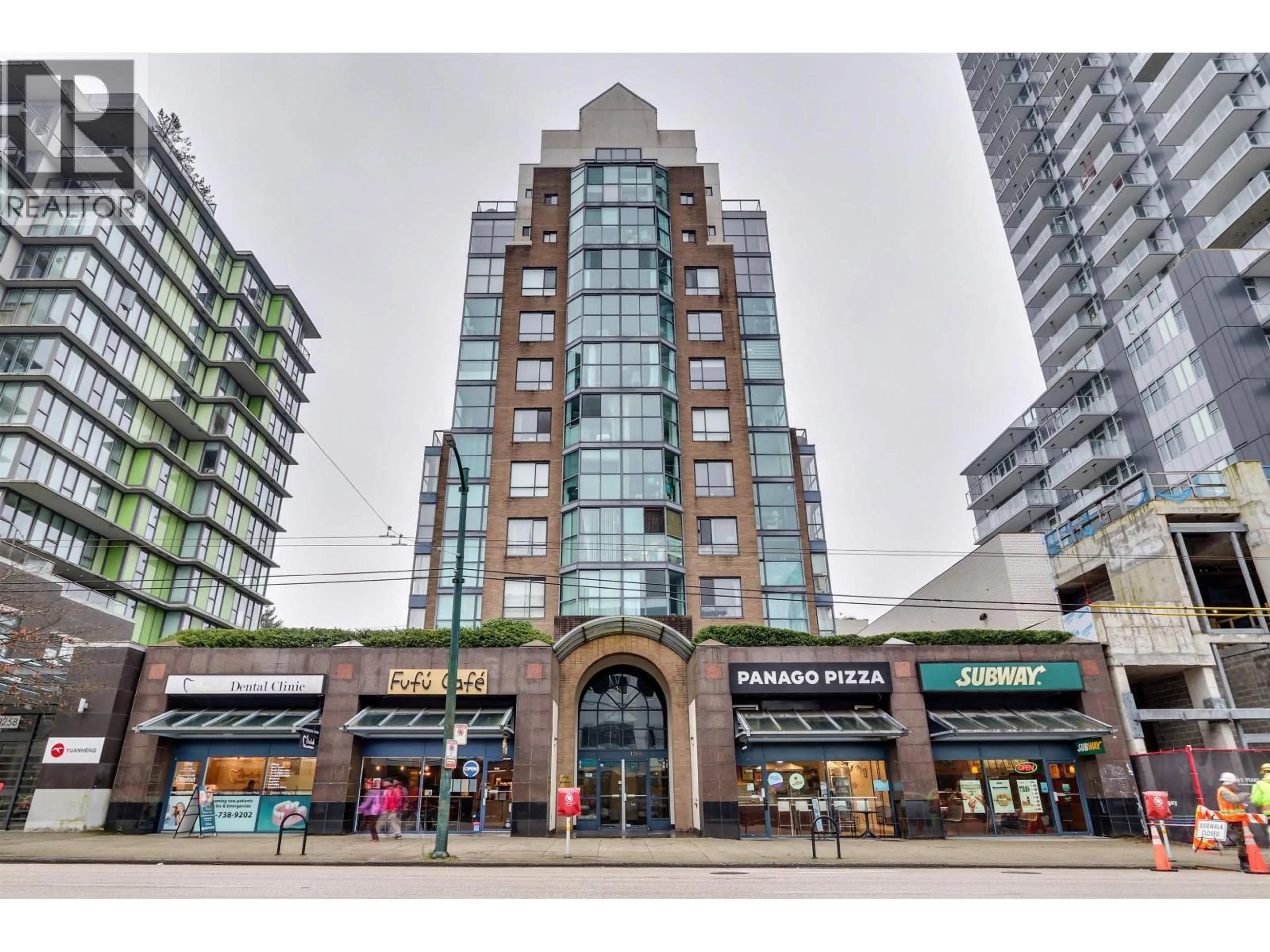 Indoor foyer for 810 - 1268 BROADWAY, Vancouver British Columbia V6H1G6