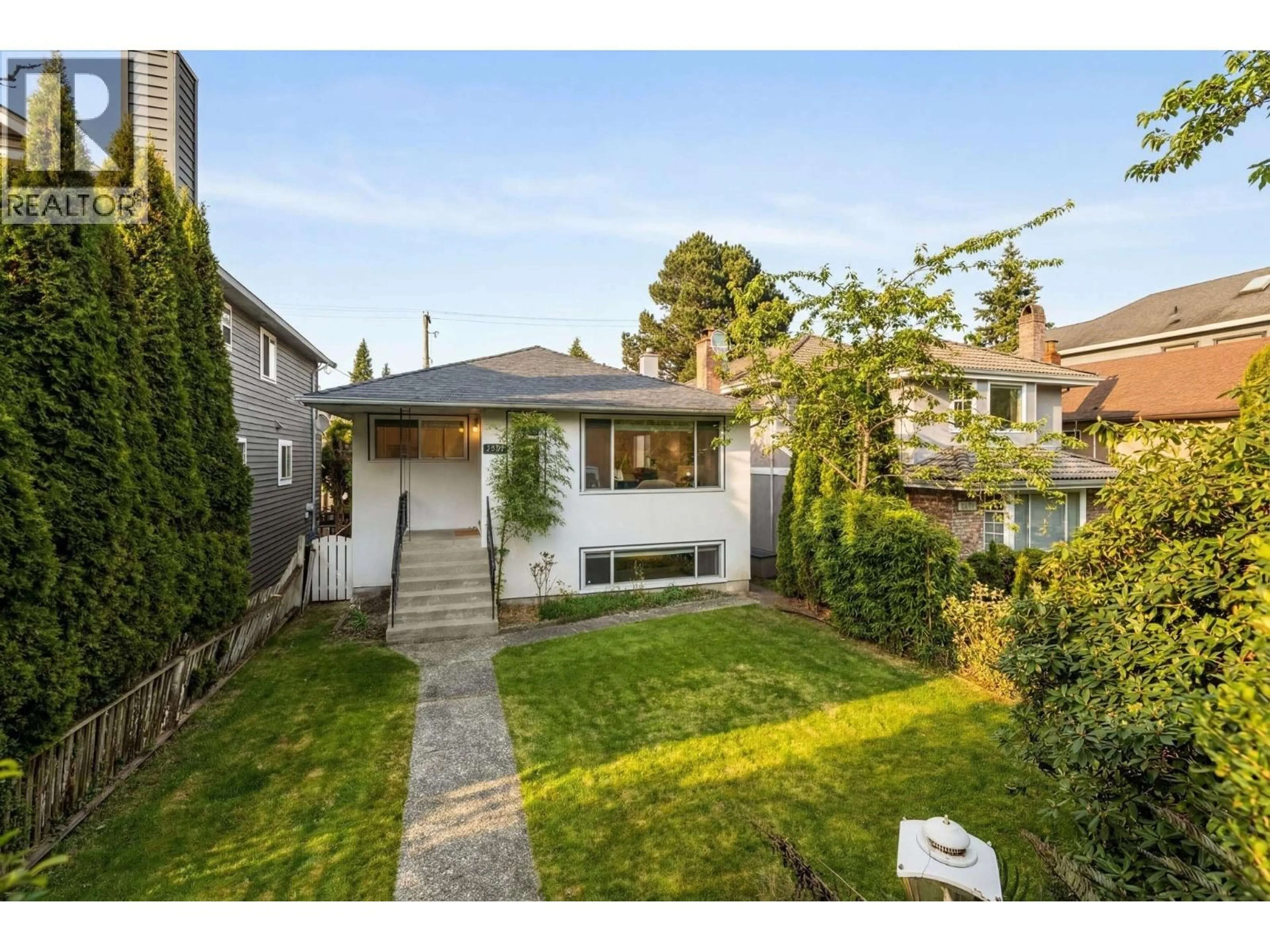 A pic from outside/outdoor area/front of a property/back of a property/a pic from drone, street for 2779 33RD AVENUE, Vancouver British Columbia V6N2E9