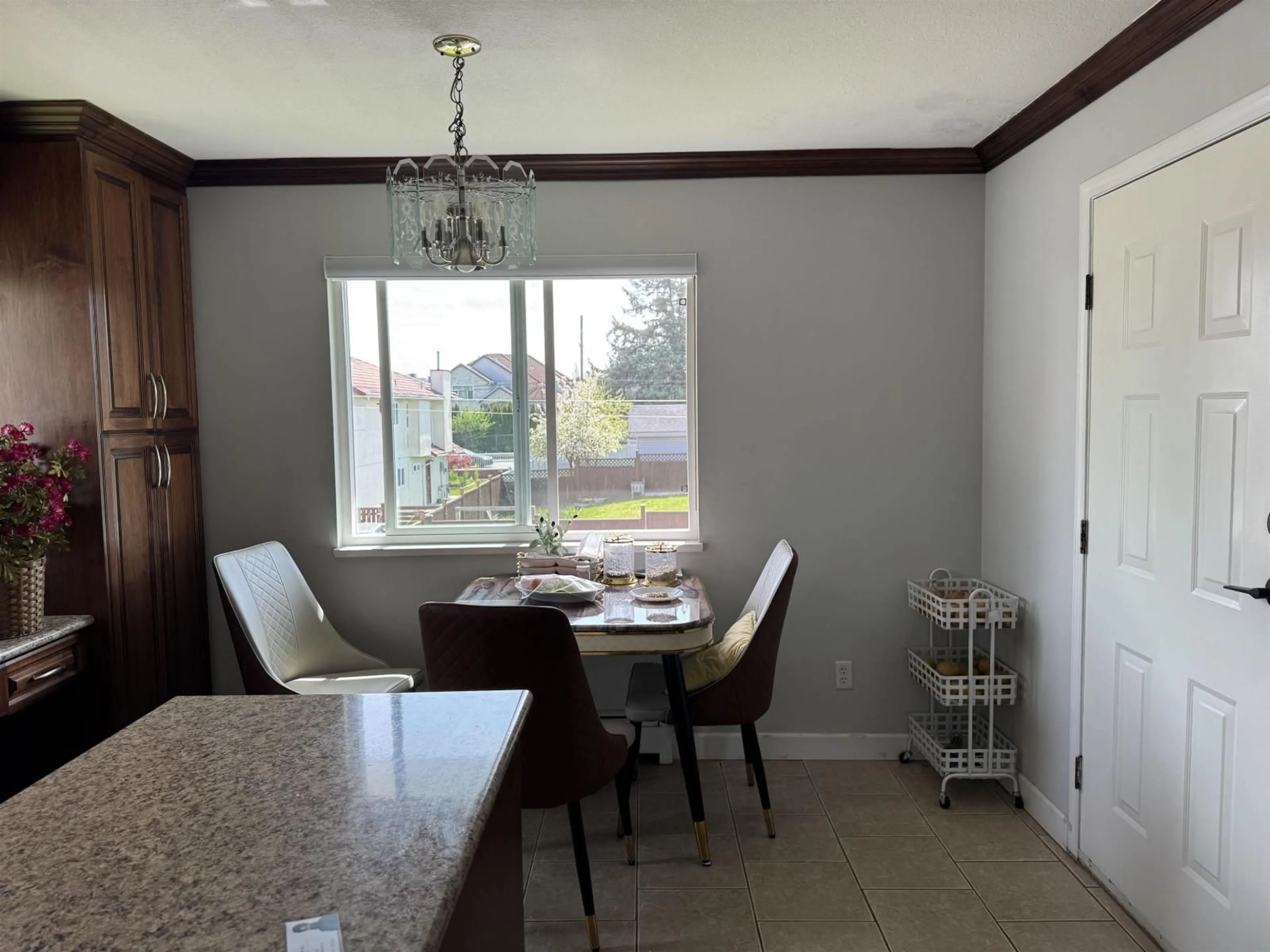 Dining room, ceramic/tile floor for 13496 84A AVENUE, Surrey British Columbia V3W0T8