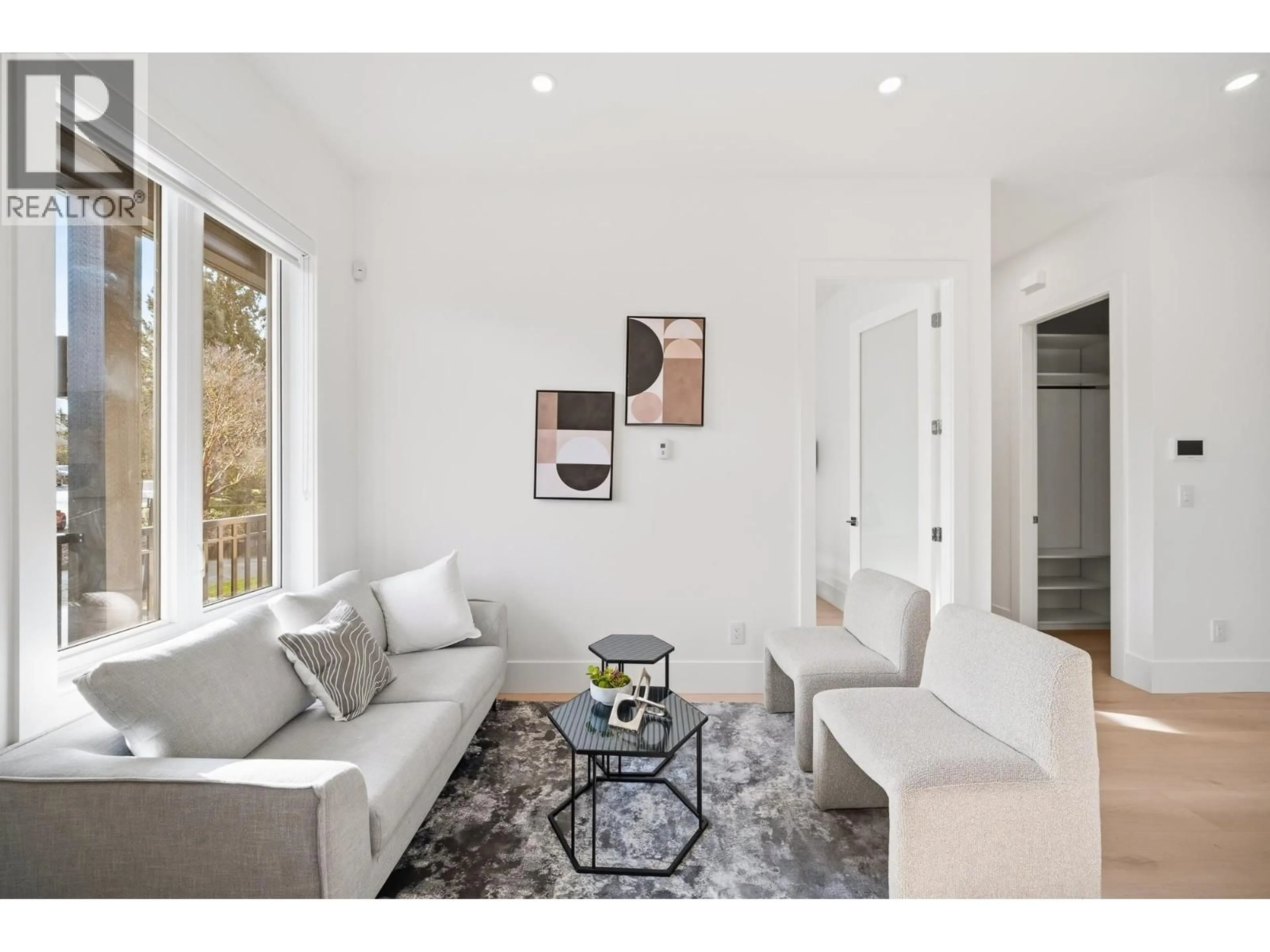 Living room with furniture, unknown for 1 - 6139 ASHWORTH AVENUE, Burnaby British Columbia V5E3T8