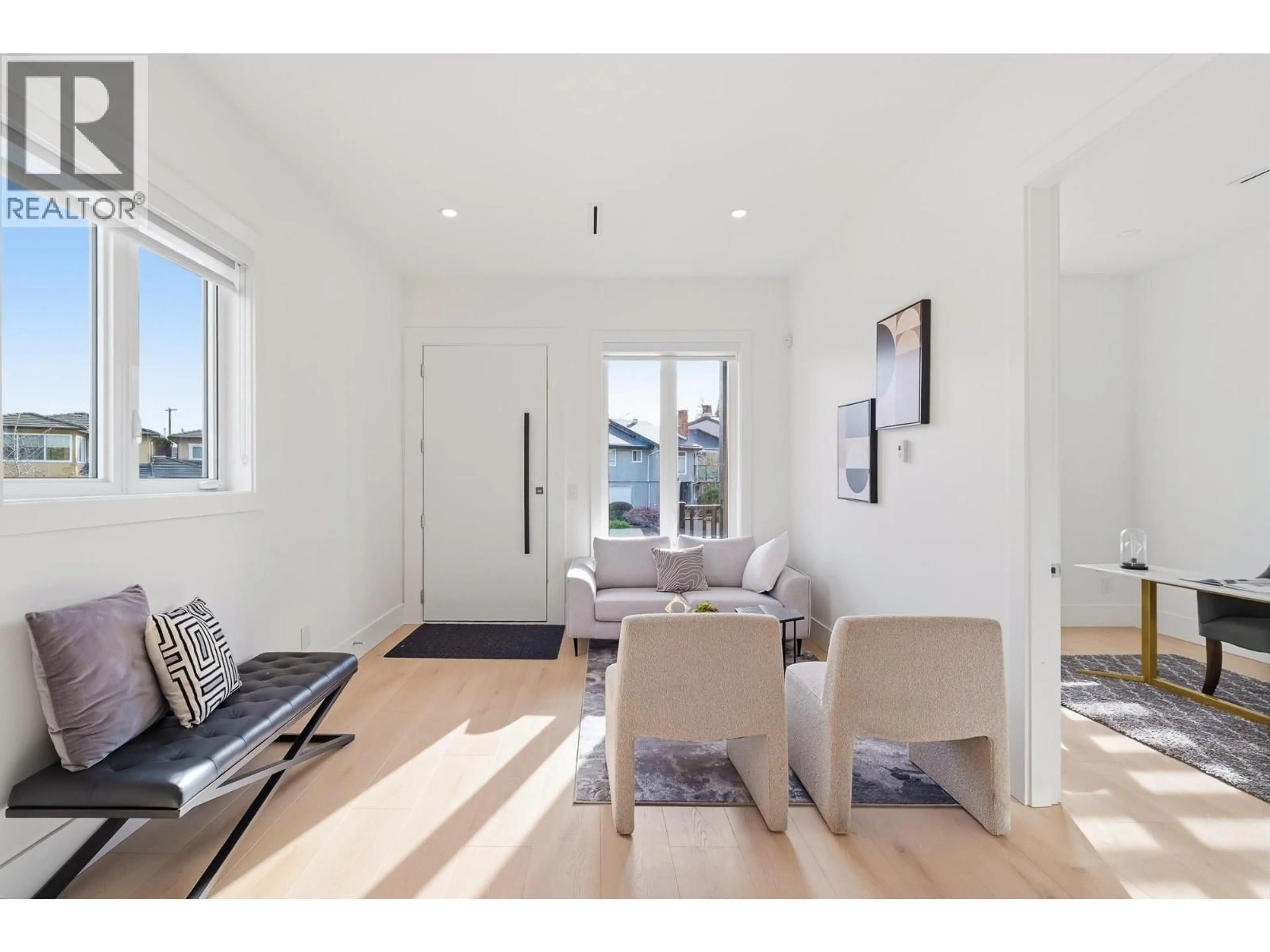 Indoor entryway for 1 - 6139 ASHWORTH AVENUE, Burnaby British Columbia V5E3T8