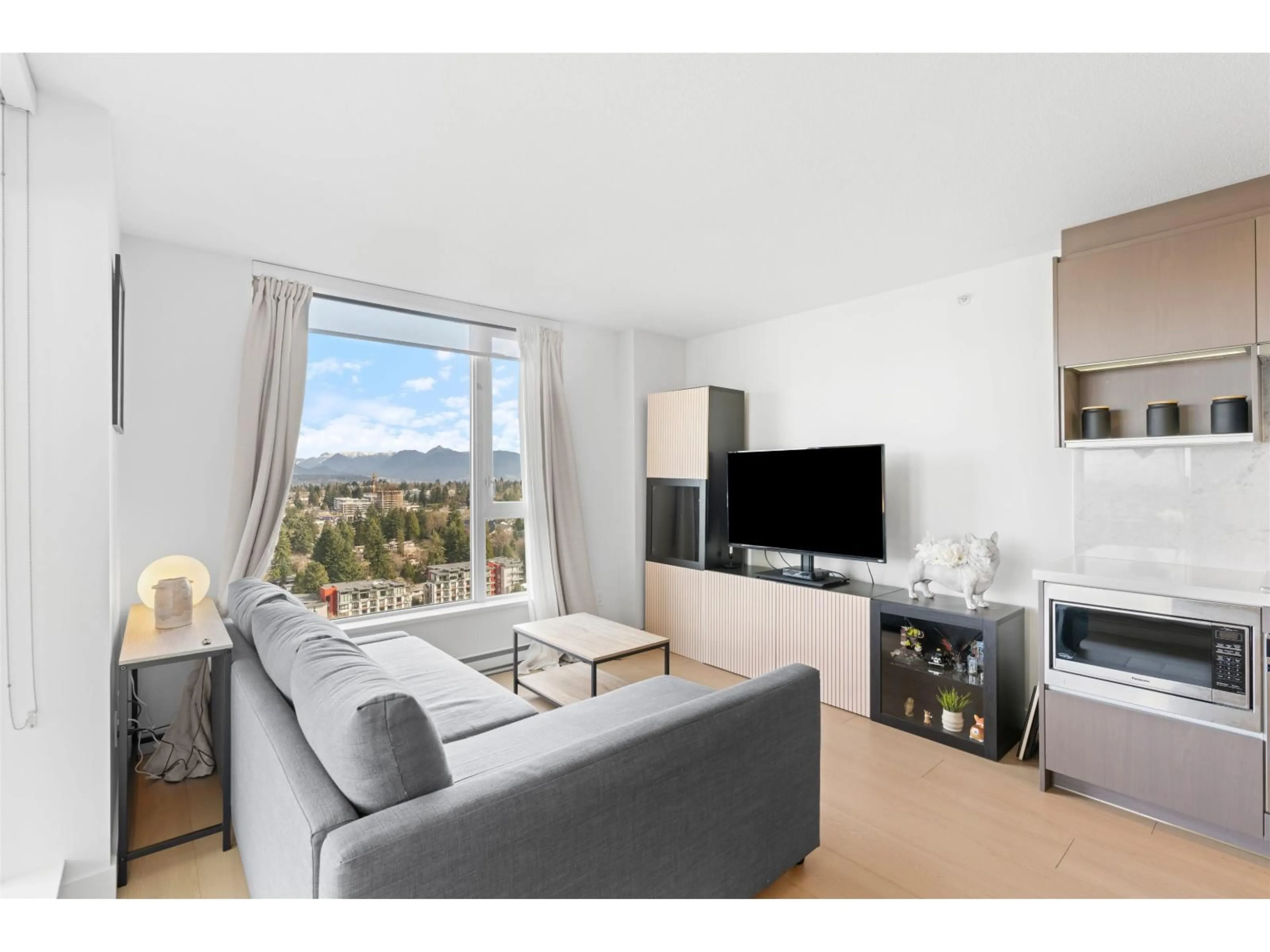 Living room with furniture, unknown for 3209 - 13750 100 AVENUE, Surrey British Columbia V3T0L3