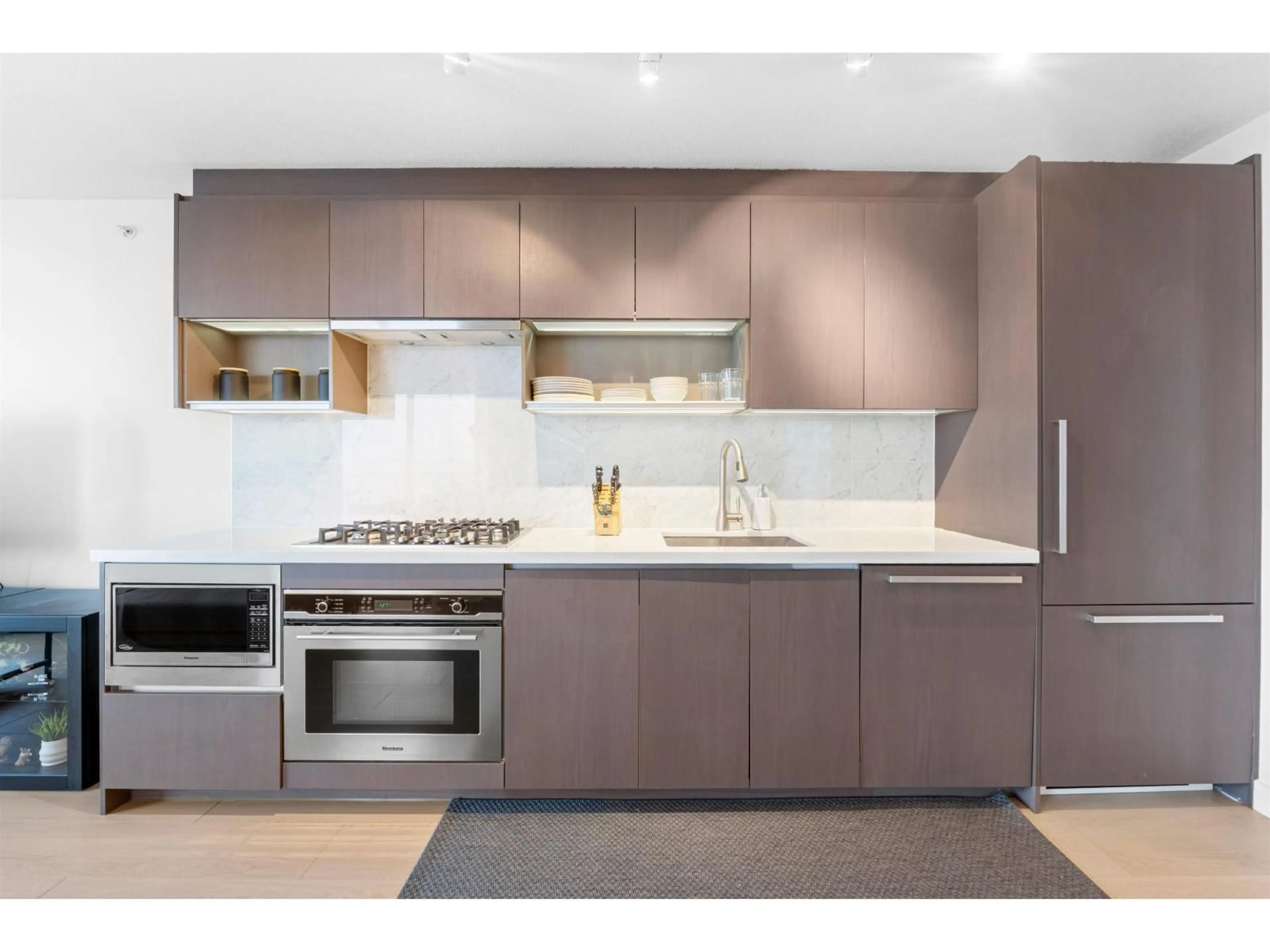 Standard kitchen, unknown for 3209 - 13750 100 AVENUE, Surrey British Columbia V3T0L3