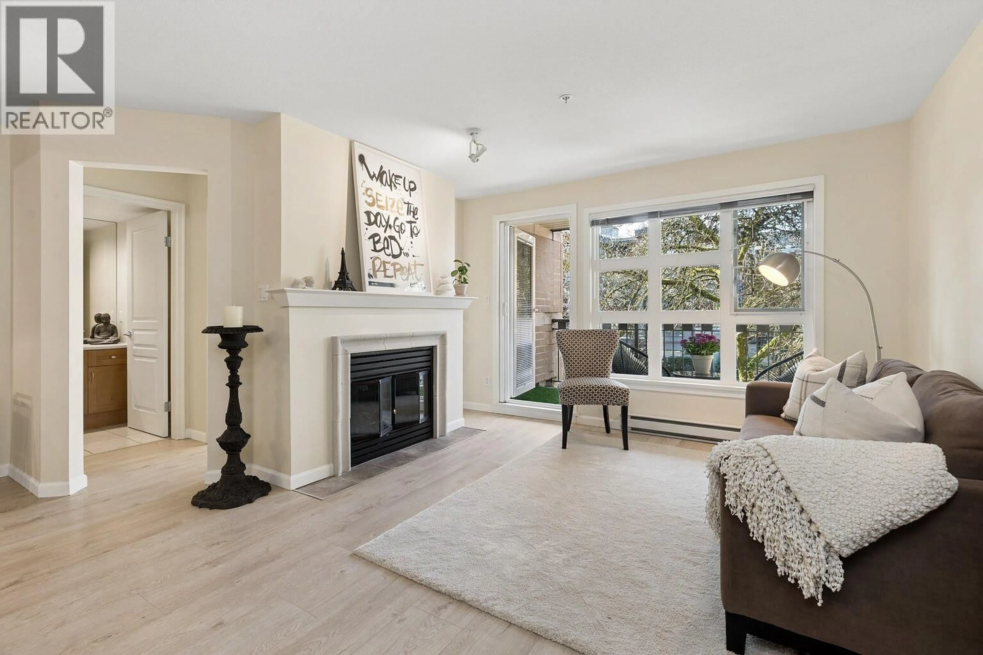 Living room with furniture, unknown for 211 - 2161 12TH AVENUE, Vancouver British Columbia V6K4S7