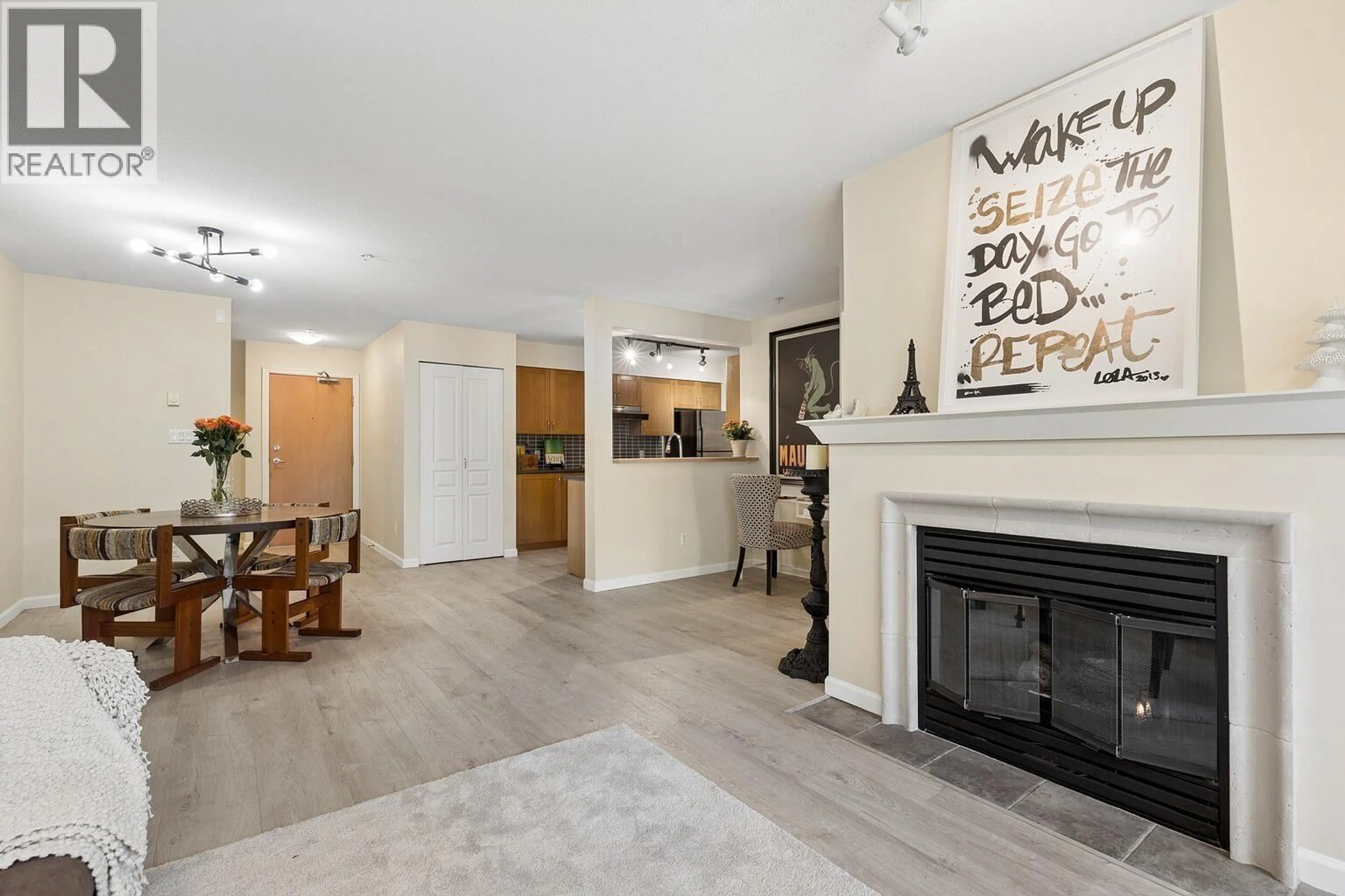 Living room with furniture, unknown for 211 - 2161 12TH AVENUE, Vancouver British Columbia V6K4S7