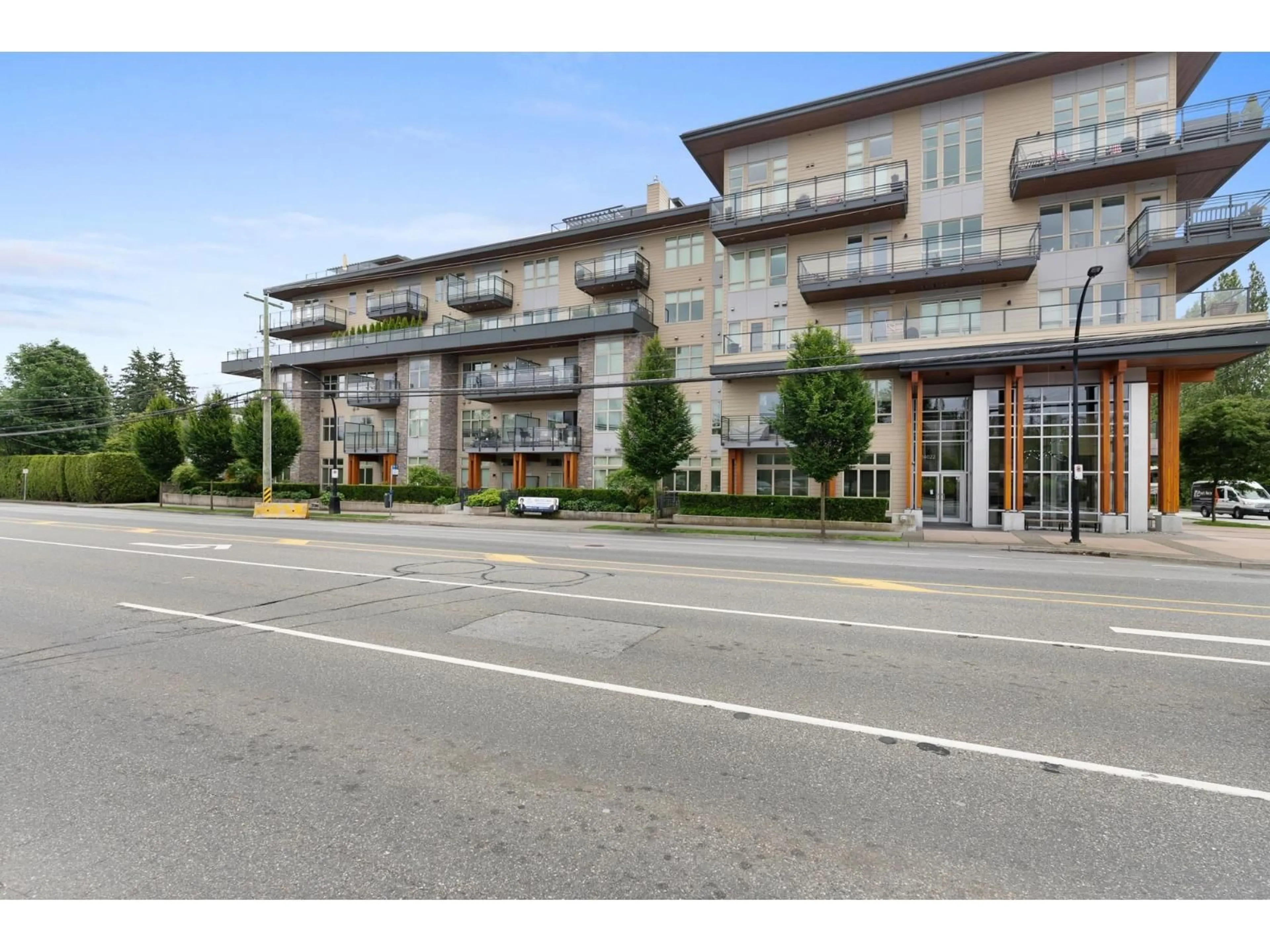 Patio, street for 205 - 14022 NORTH BLUFF ROAD, White Rock British Columbia V4B3C3