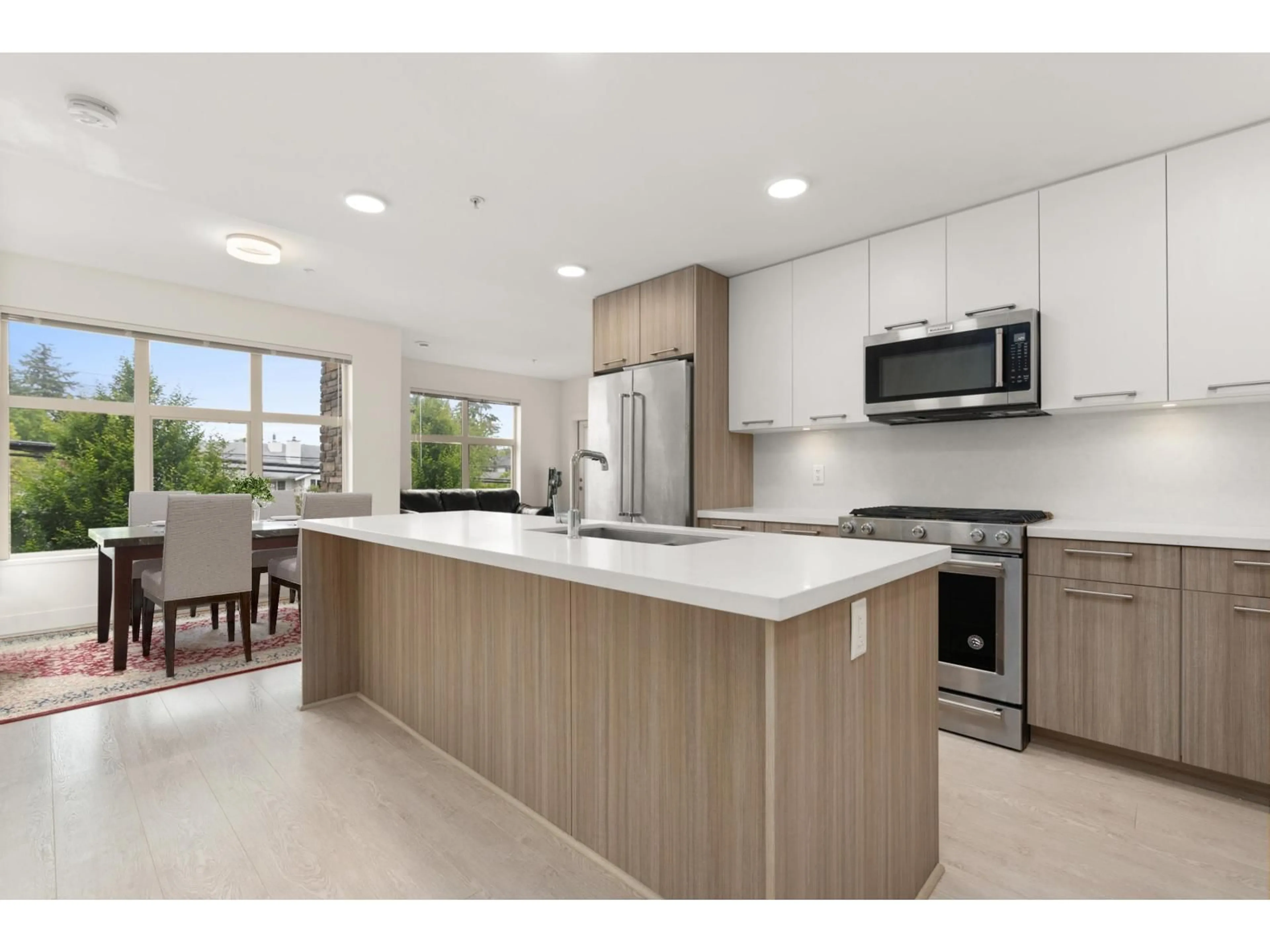 Open concept kitchen, unknown for 205 - 14022 NORTH BLUFF ROAD, White Rock British Columbia V4B3C3