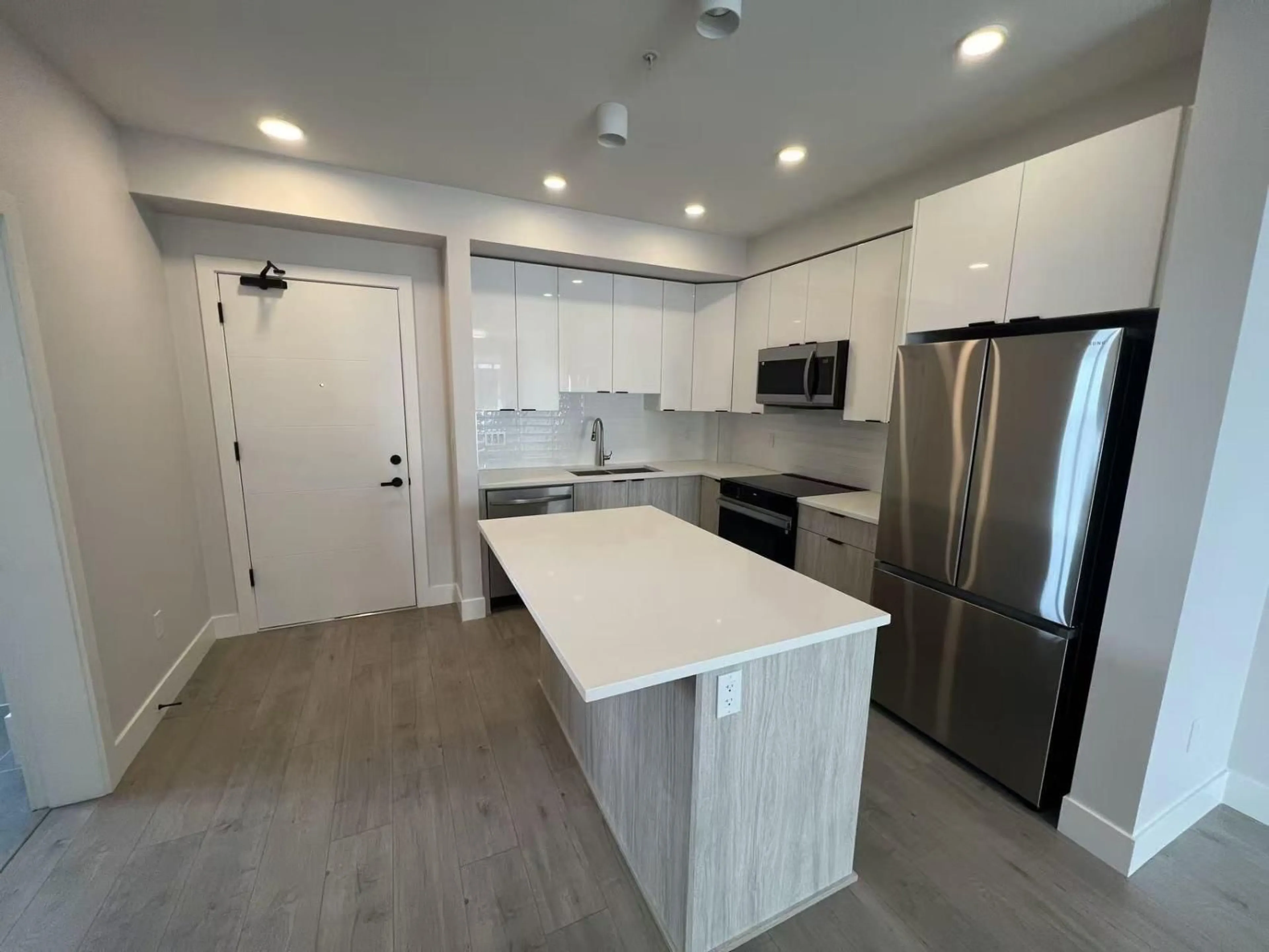 Open concept kitchen, unknown for 304 - 13458 95 AVENUE, Surrey British Columbia V3V0H1