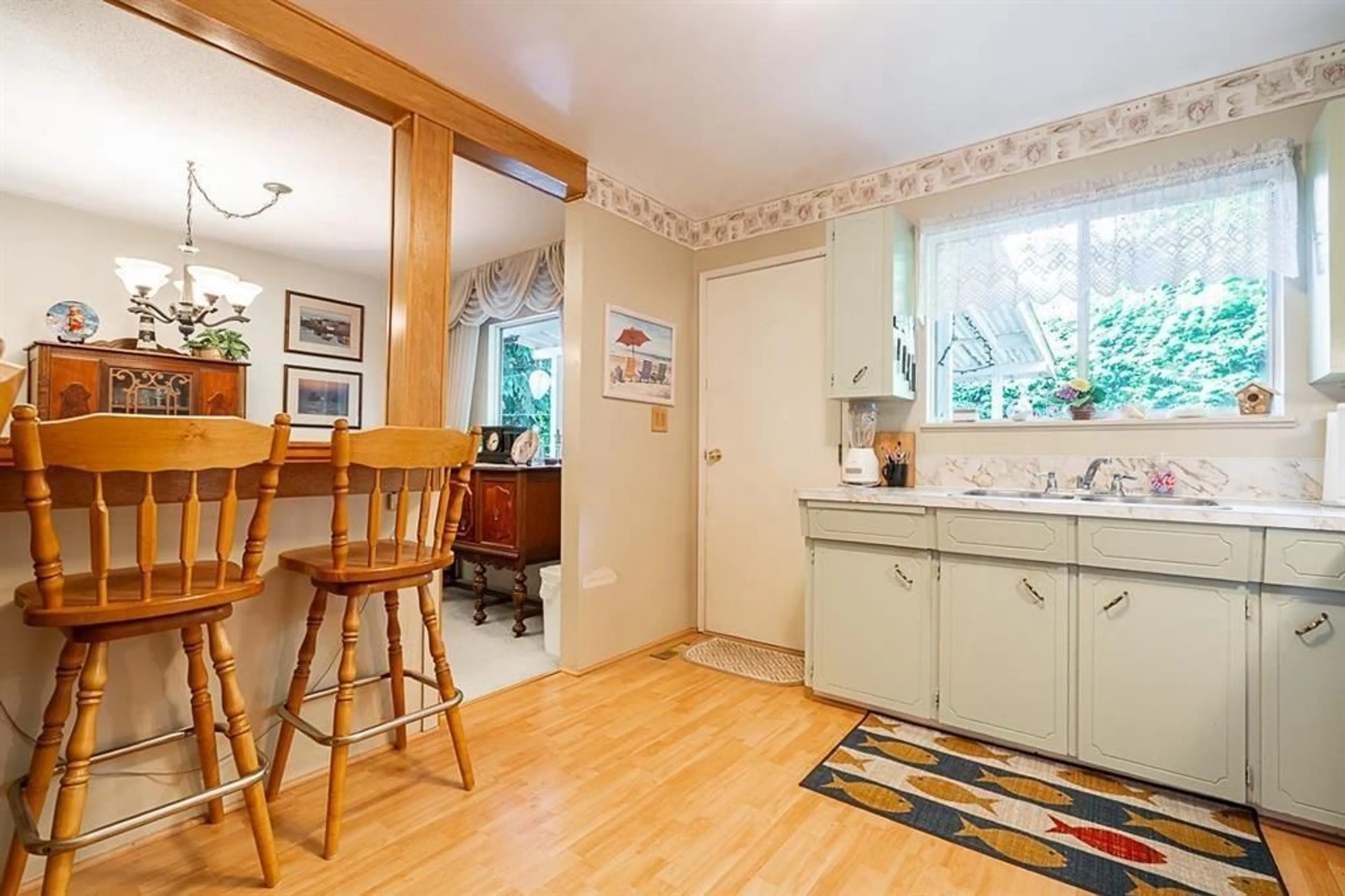 Standard kitchen, unknown for 19850 54 AVENUE, Langley British Columbia V3A3V9