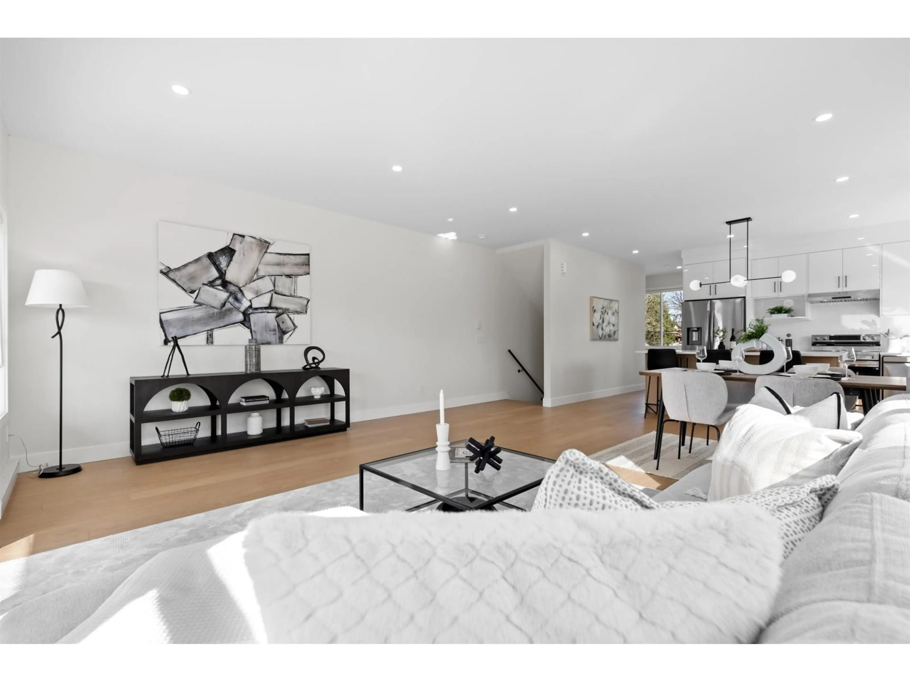 Living room with furniture, unknown for 6 - 31981 CORAL AVENUE, Abbotsford British Columbia V2T2J9