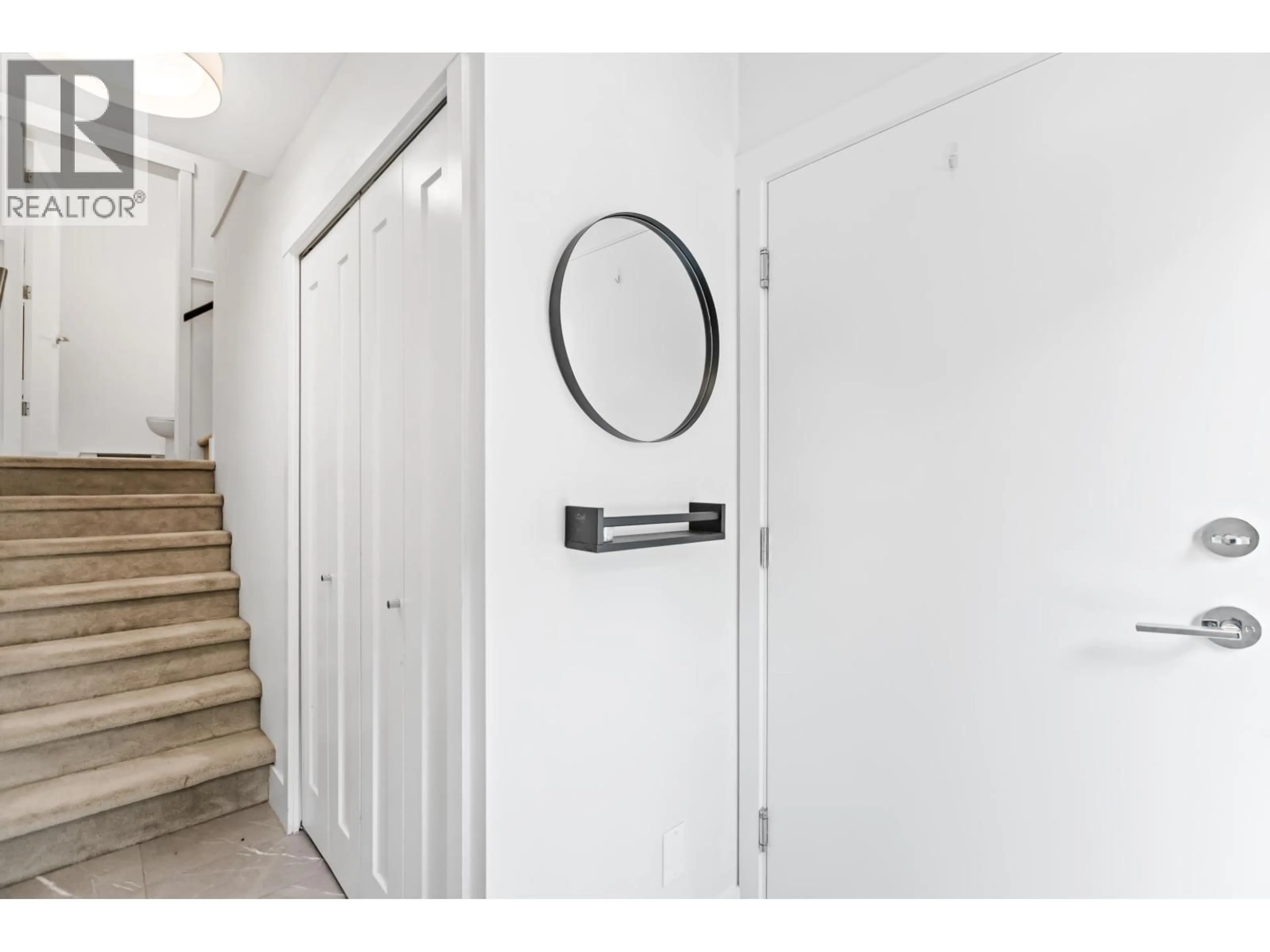 Indoor entryway for 74 - 24076 112 AVENUE, Maple Ridge British Columbia V2W0K2