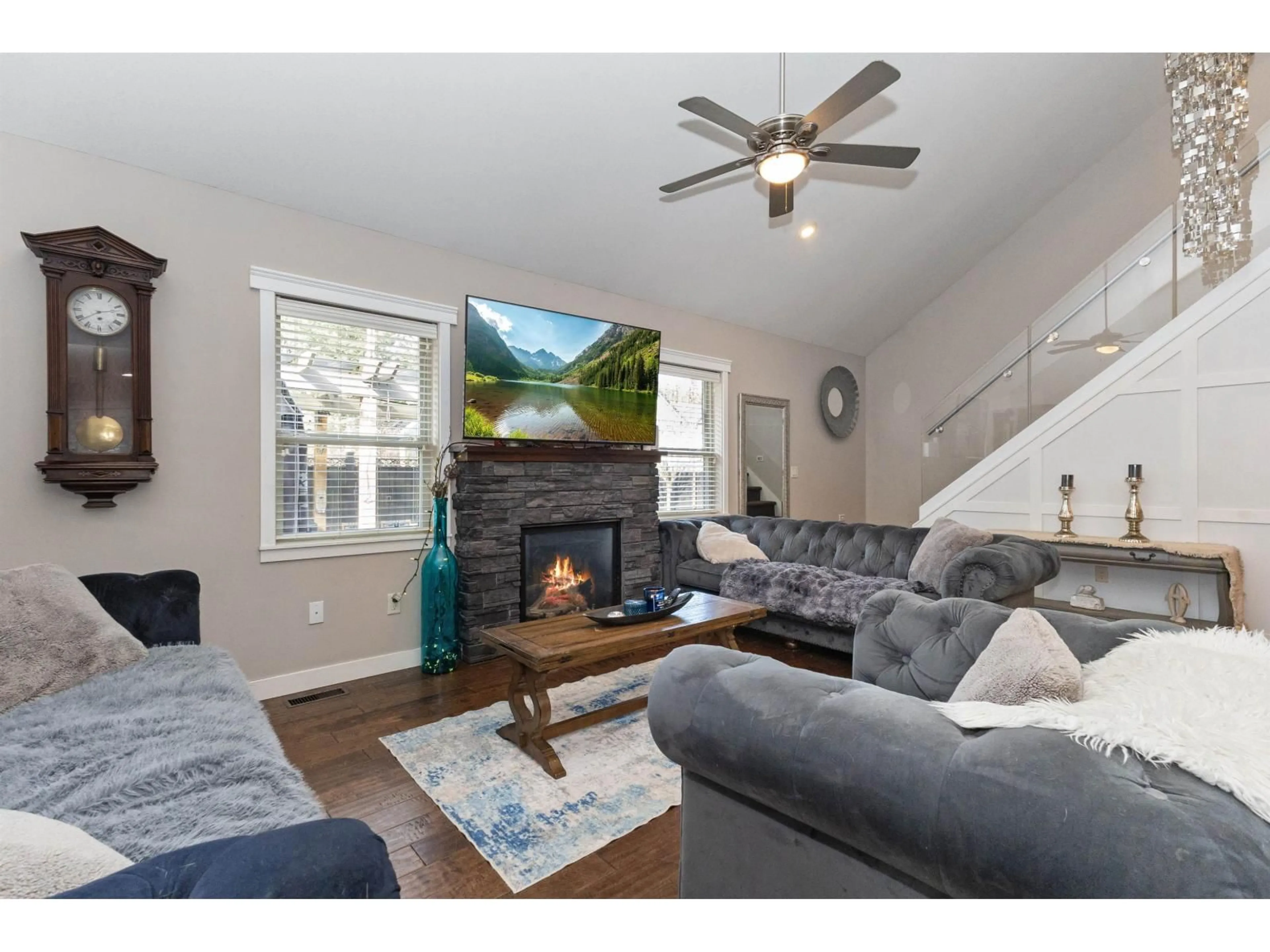 Living room with furniture, wood/laminate floor for 27858 LEDUNNE AVENUE, Abbotsford British Columbia V4X0A8