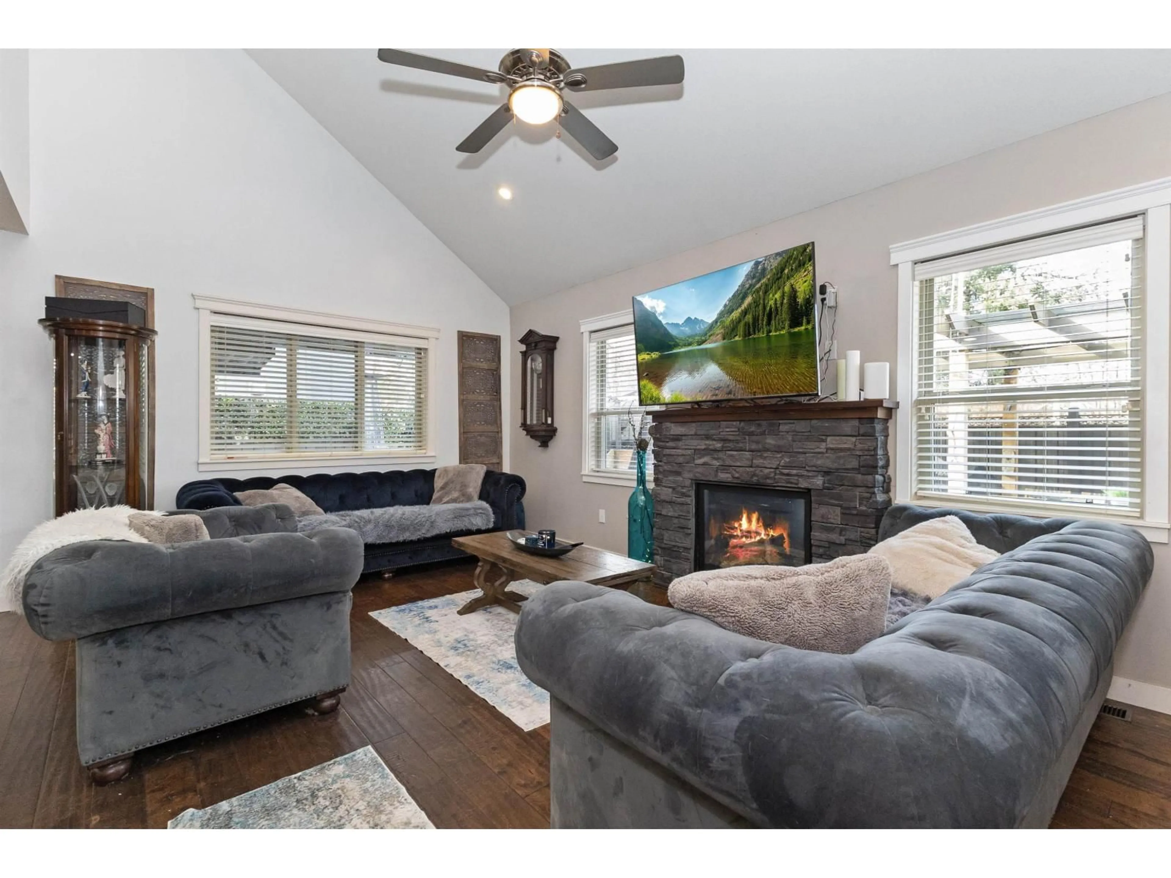Living room with furniture, wood/laminate floor for 27858 LEDUNNE AVENUE, Abbotsford British Columbia V4X0A8