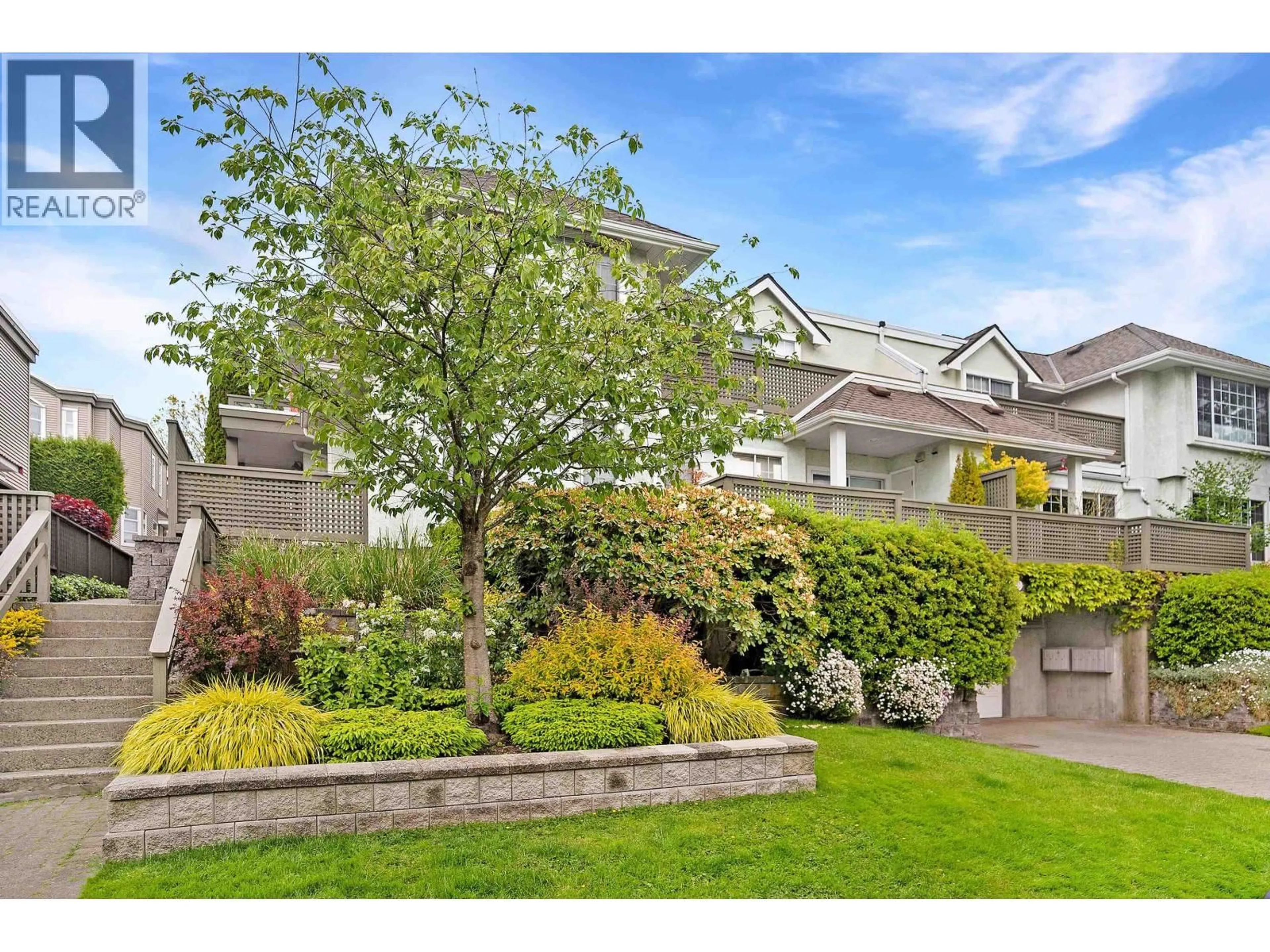 Patio, street for 7 - 232 6TH STREET, North Vancouver British Columbia V7L1P5