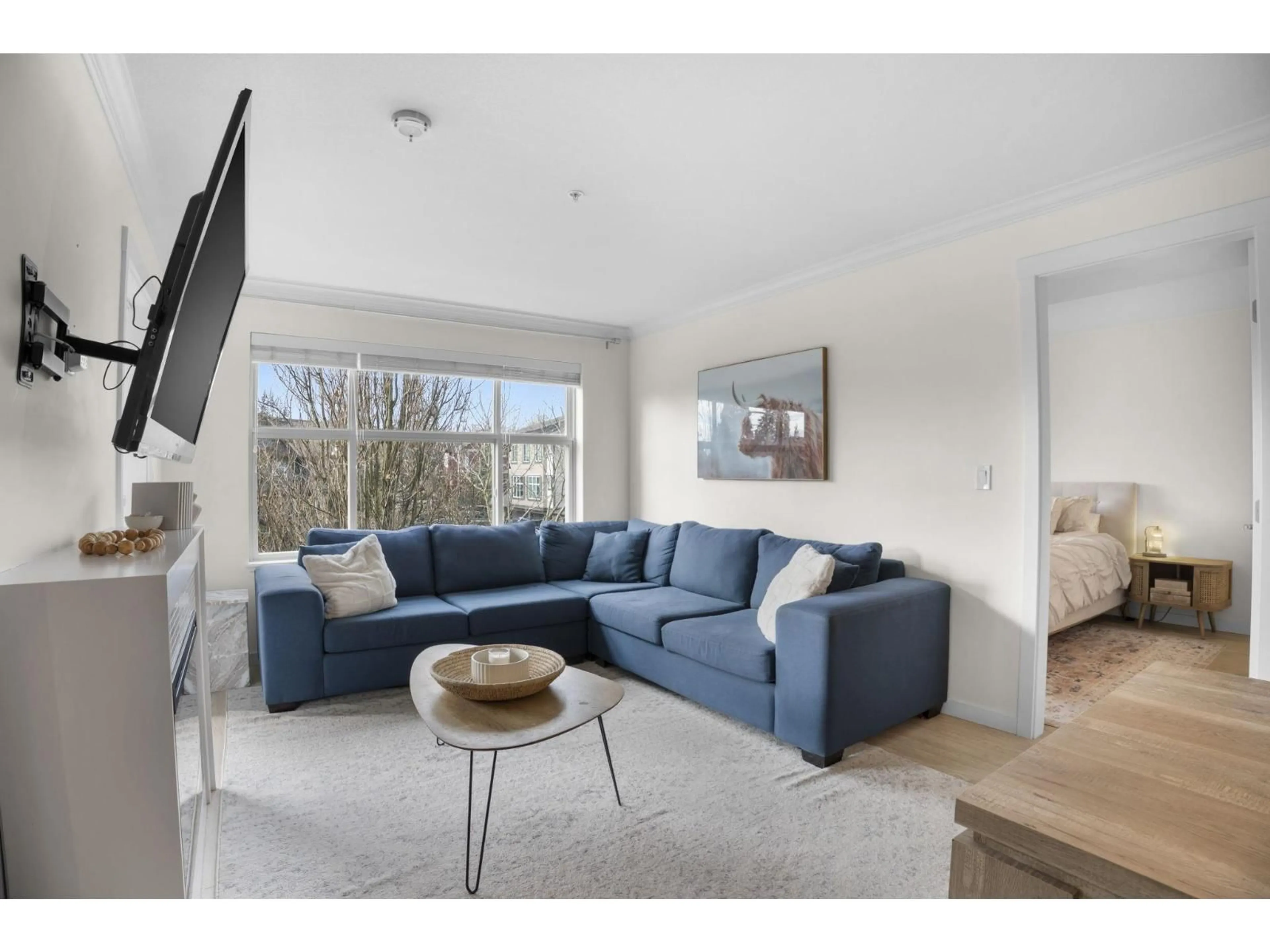 Living room with furniture, unknown for 201 - 19201 66A AVENUE, Surrey British Columbia V4N6N7