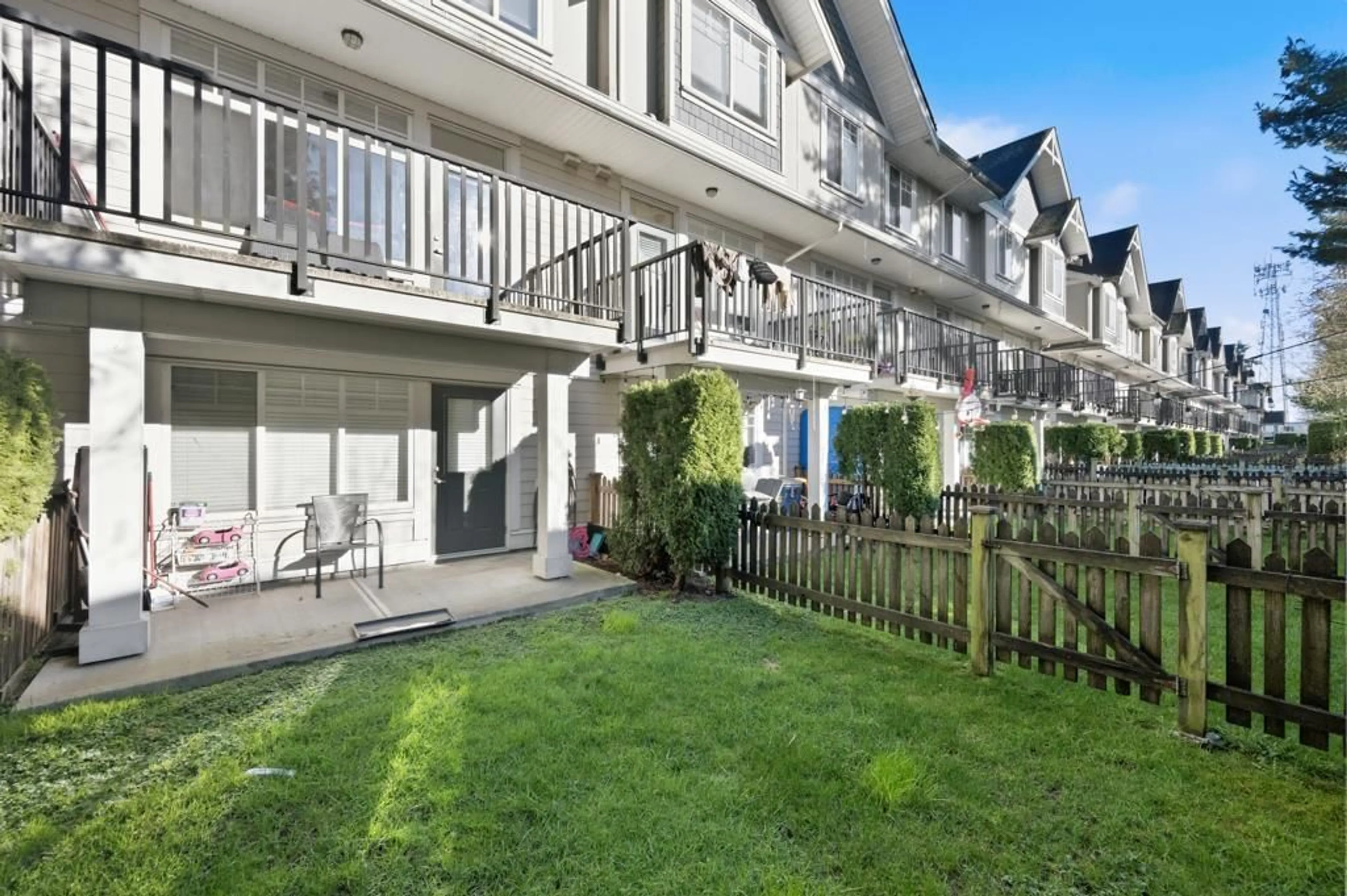 Patio, mountain view for 29 - 12775 63 AVENUE, Surrey British Columbia V3X0E9