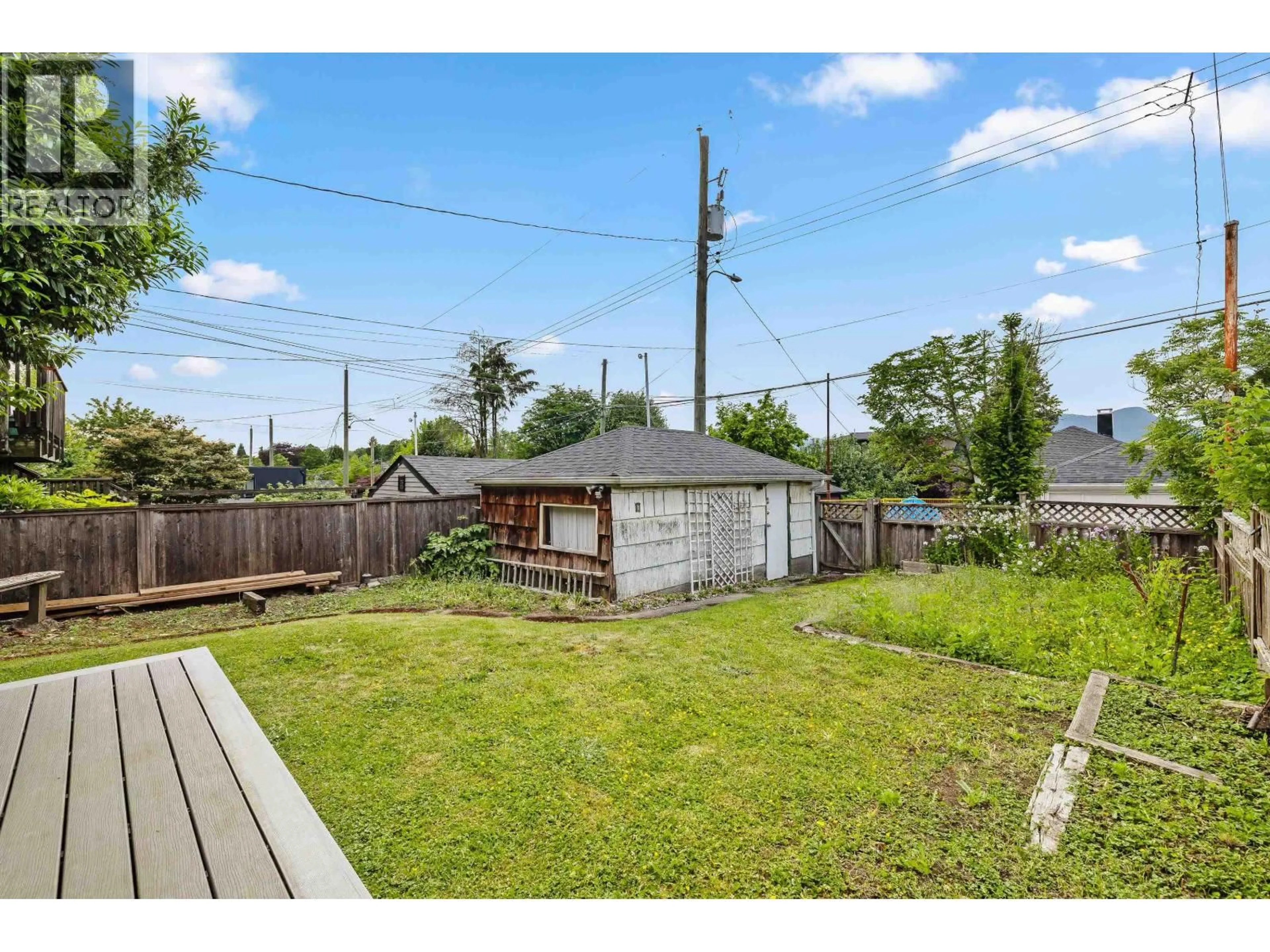 A pic from outside/outdoor area/front of a property/back of a property/a pic from drone, street for 2641 5TH AVENUE, Vancouver British Columbia V5M1N1