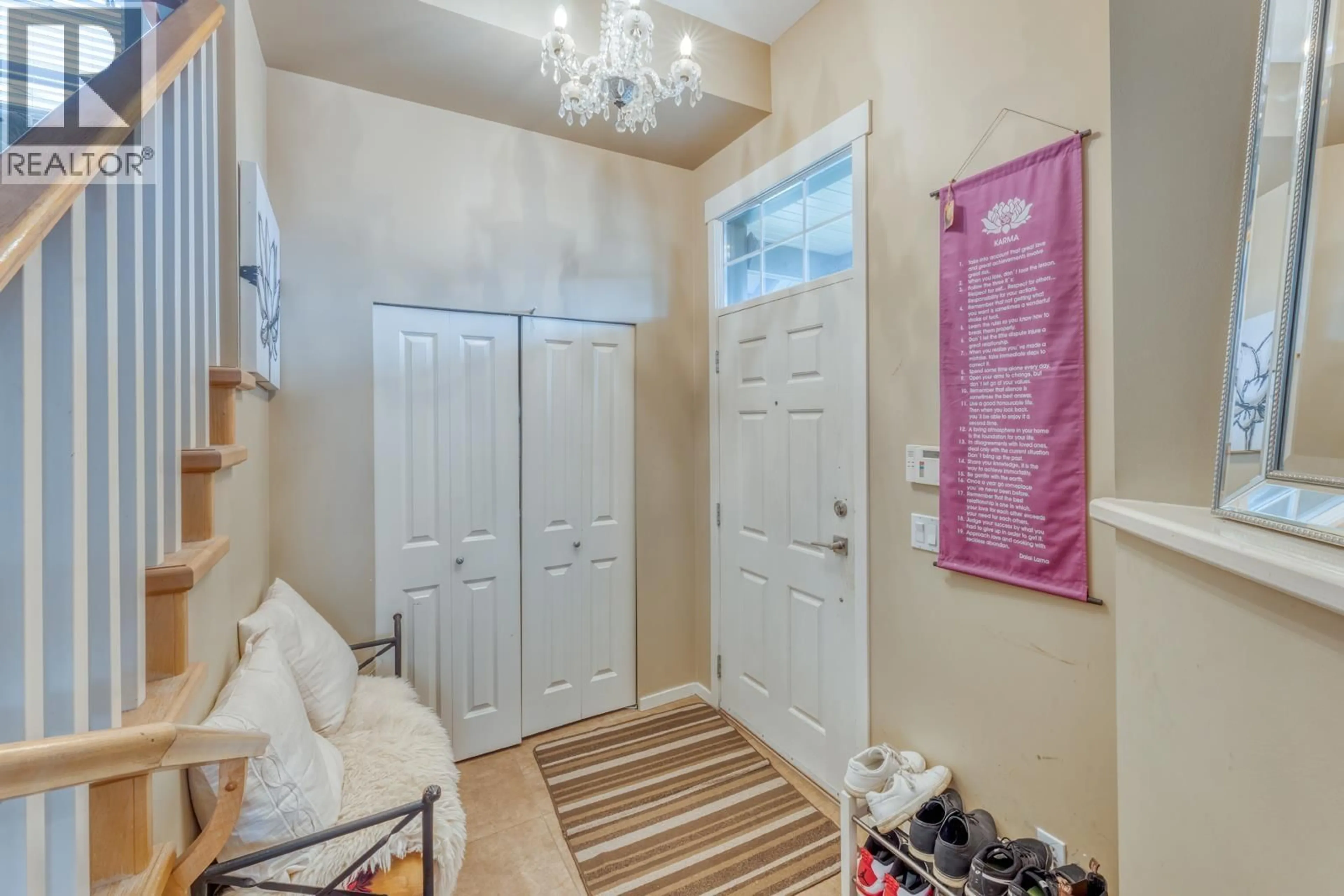 Indoor entryway for 123 MAPLE DRIVE, Port Moody British Columbia V3H0A7