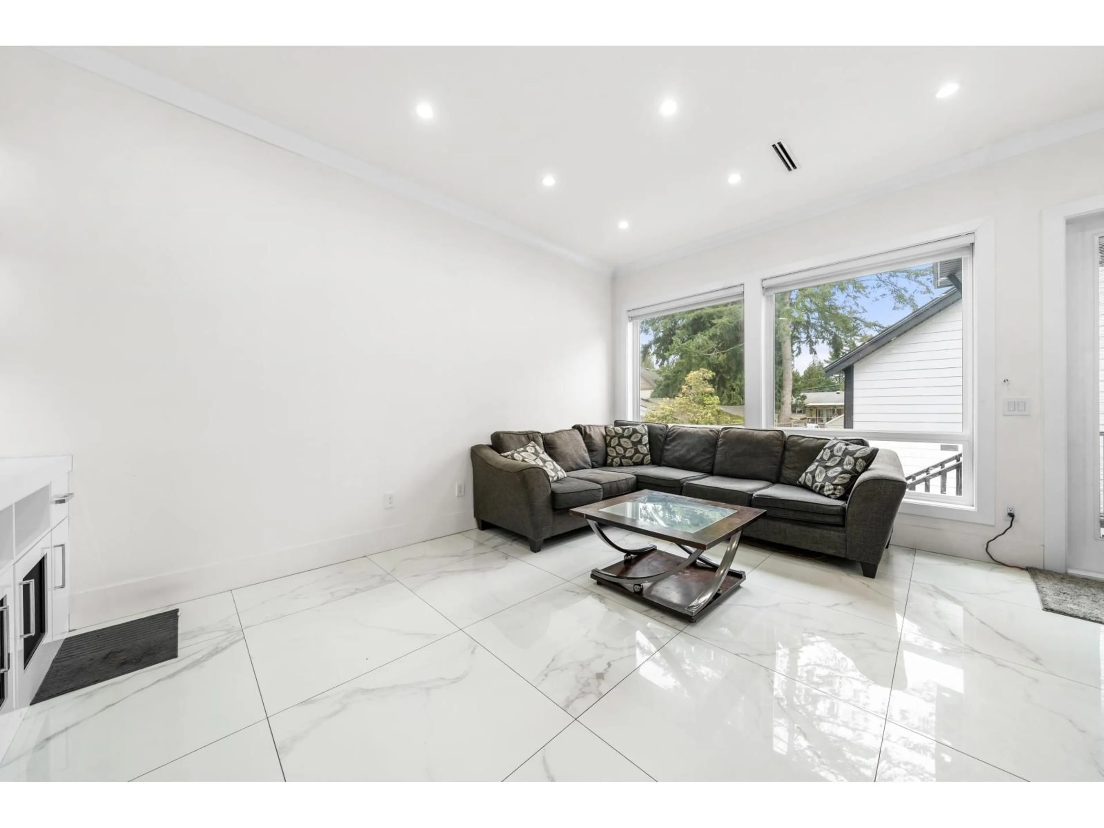 Living room with furniture, ceramic/tile floor for 6021 128A STREET, Surrey British Columbia V3X2L3
