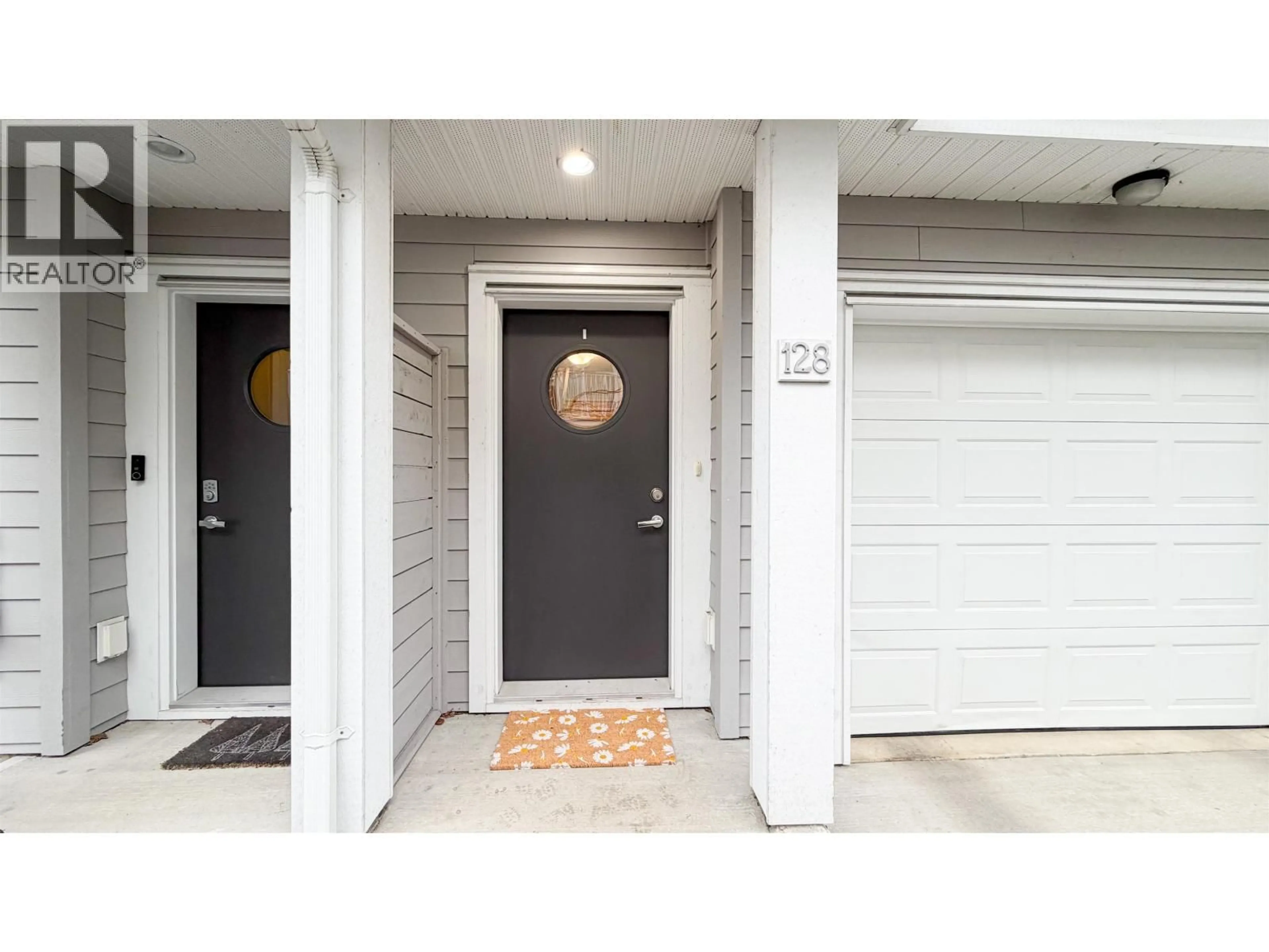 Indoor entryway for 128 - 5550 ADMIRAL WAY, Ladner British Columbia V4K0C4