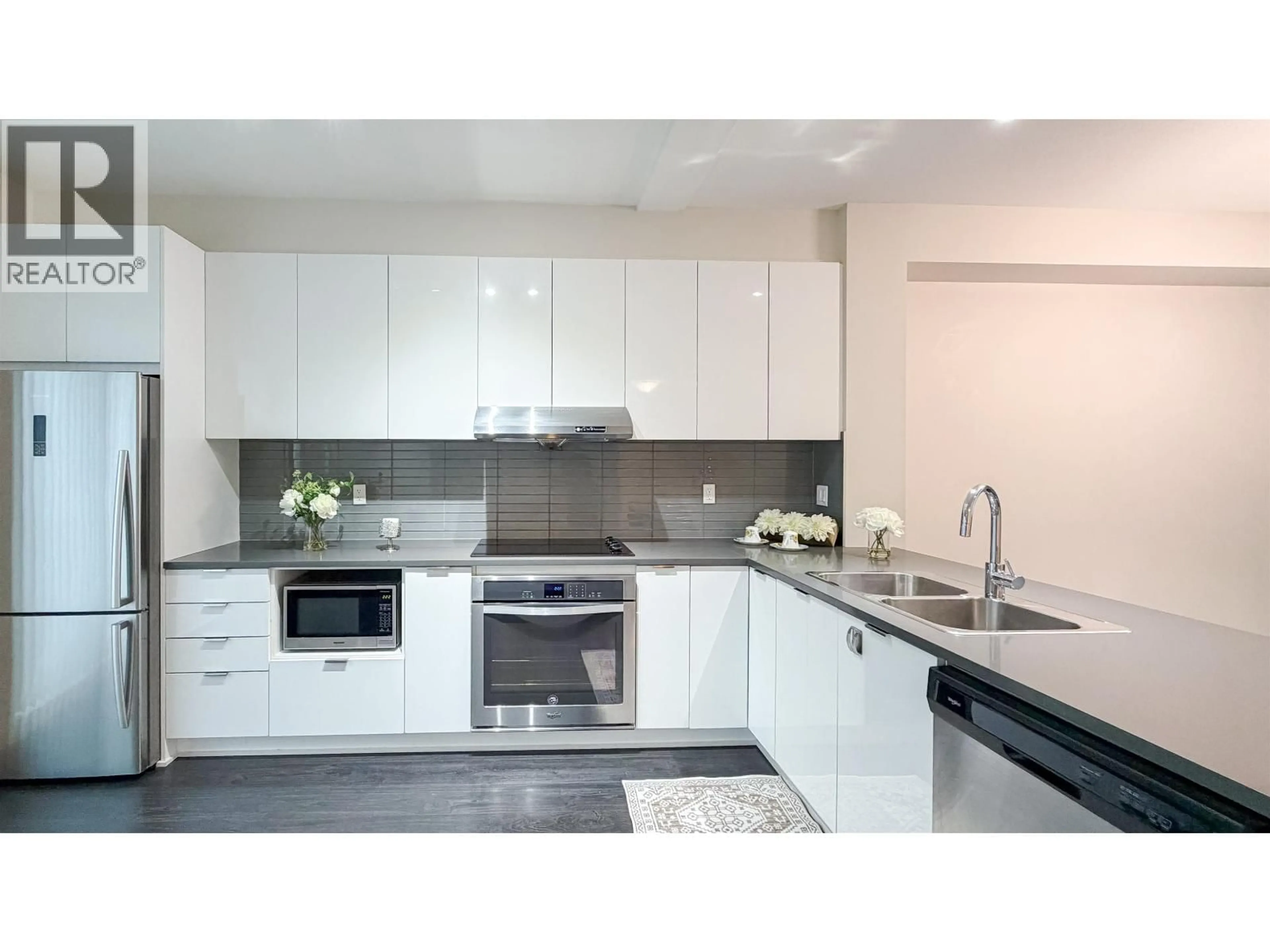 Contemporary kitchen, ceramic/tile floor for 128 - 5550 ADMIRAL WAY, Ladner British Columbia V4K0C4